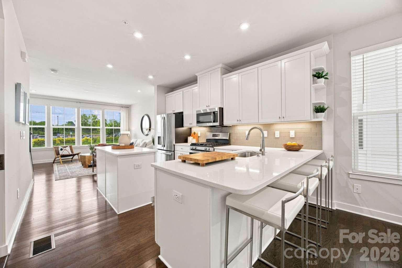Townhouse at 260 Parkwood Avenue, Charlotte, photo 3 of 49