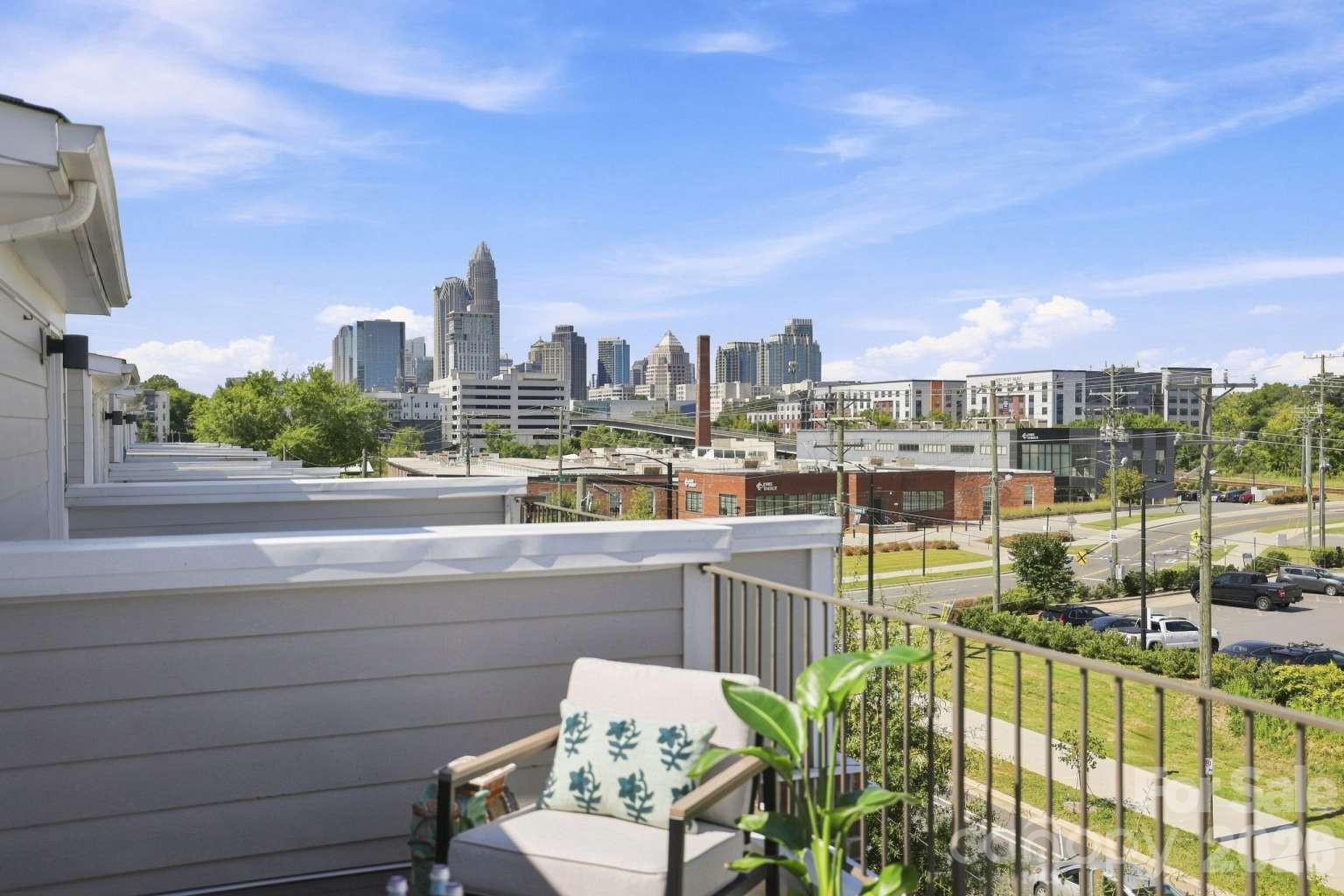 Townhouse at 260 Parkwood Avenue, Charlotte, photo 5 of 49