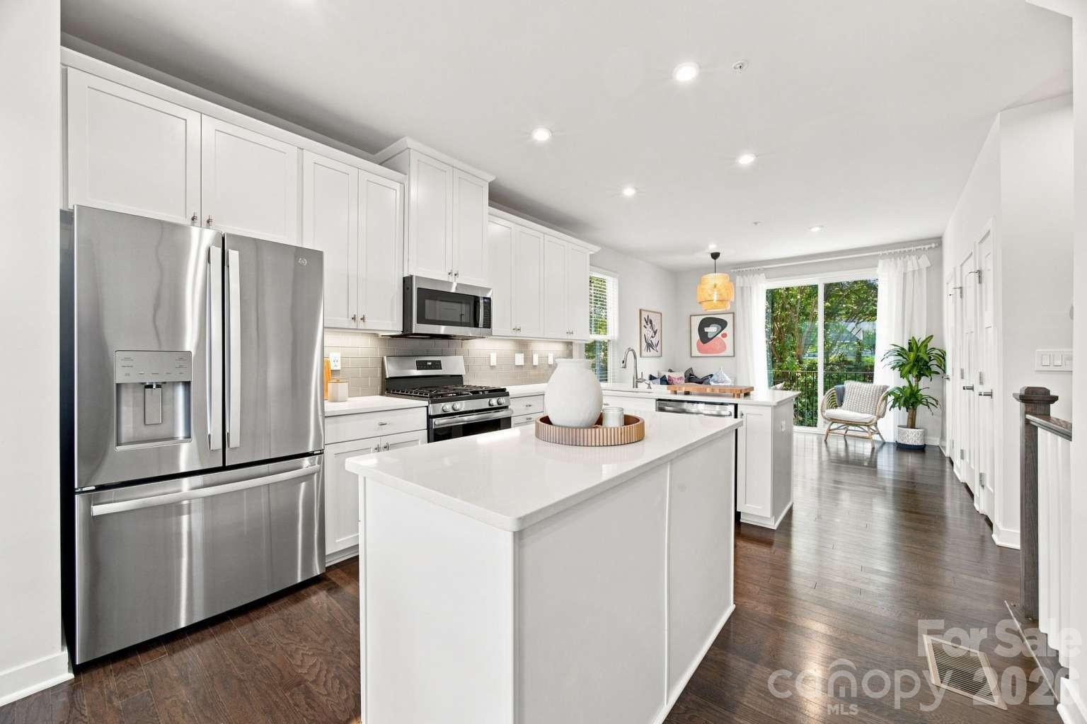 Townhouse at 260 Parkwood Avenue, Charlotte, photo 10 of 49