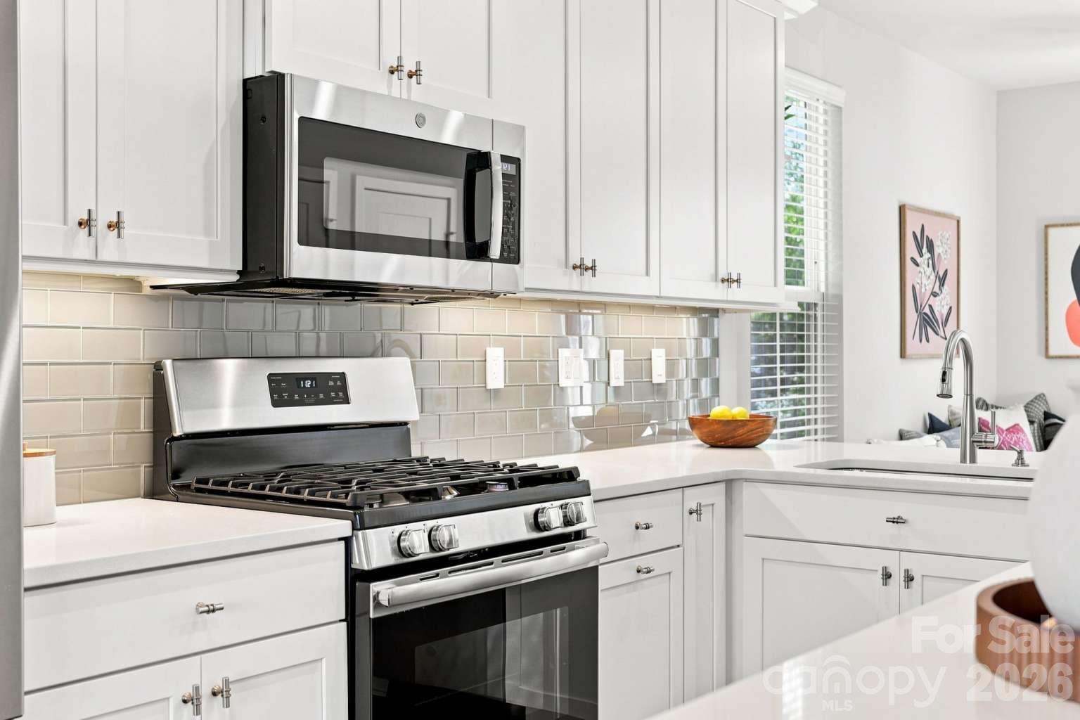 Townhouse at 260 Parkwood Avenue, Charlotte, photo 12 of 49