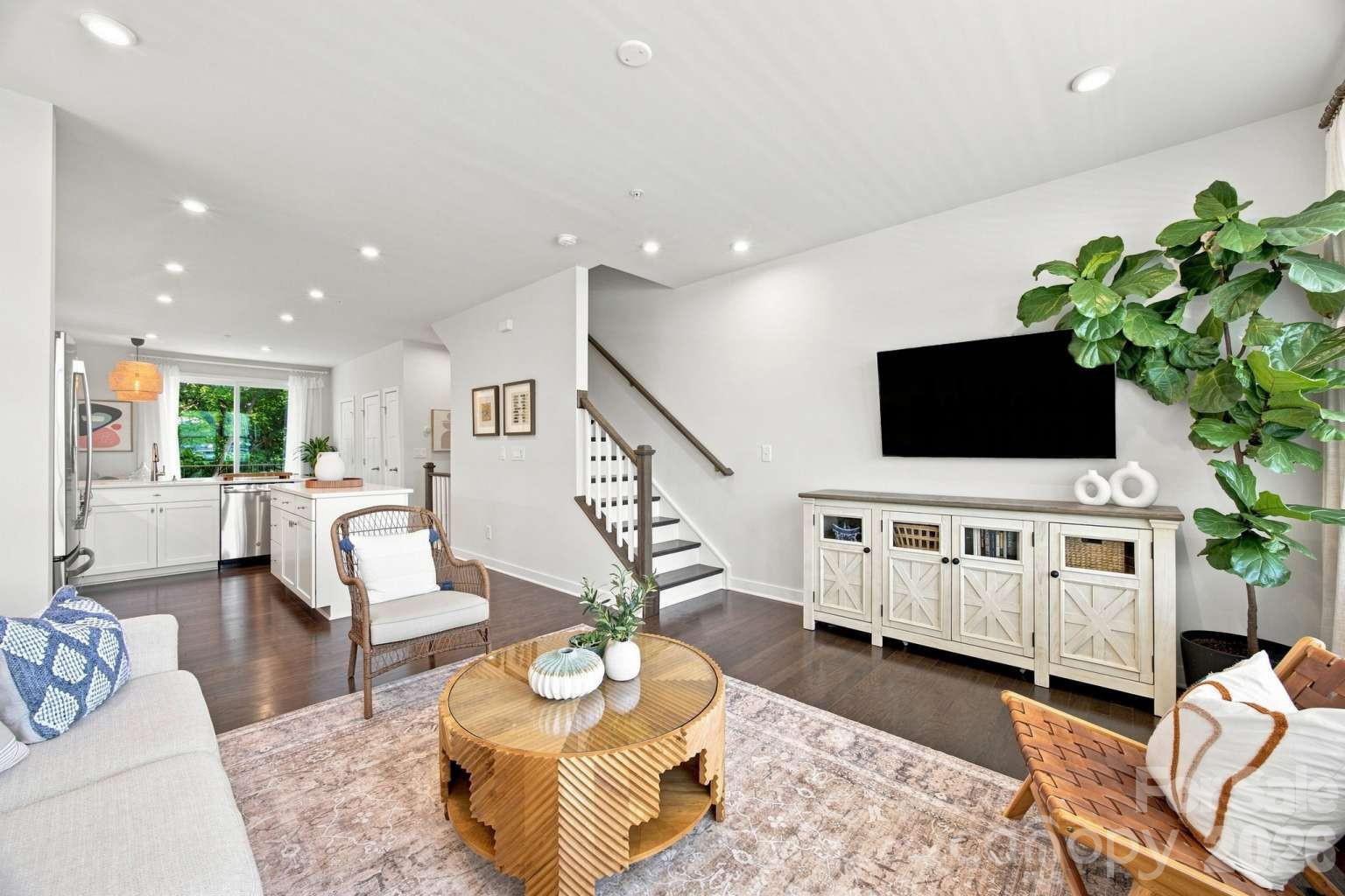 Townhouse at 260 Parkwood Avenue, Charlotte, photo 17 of 49