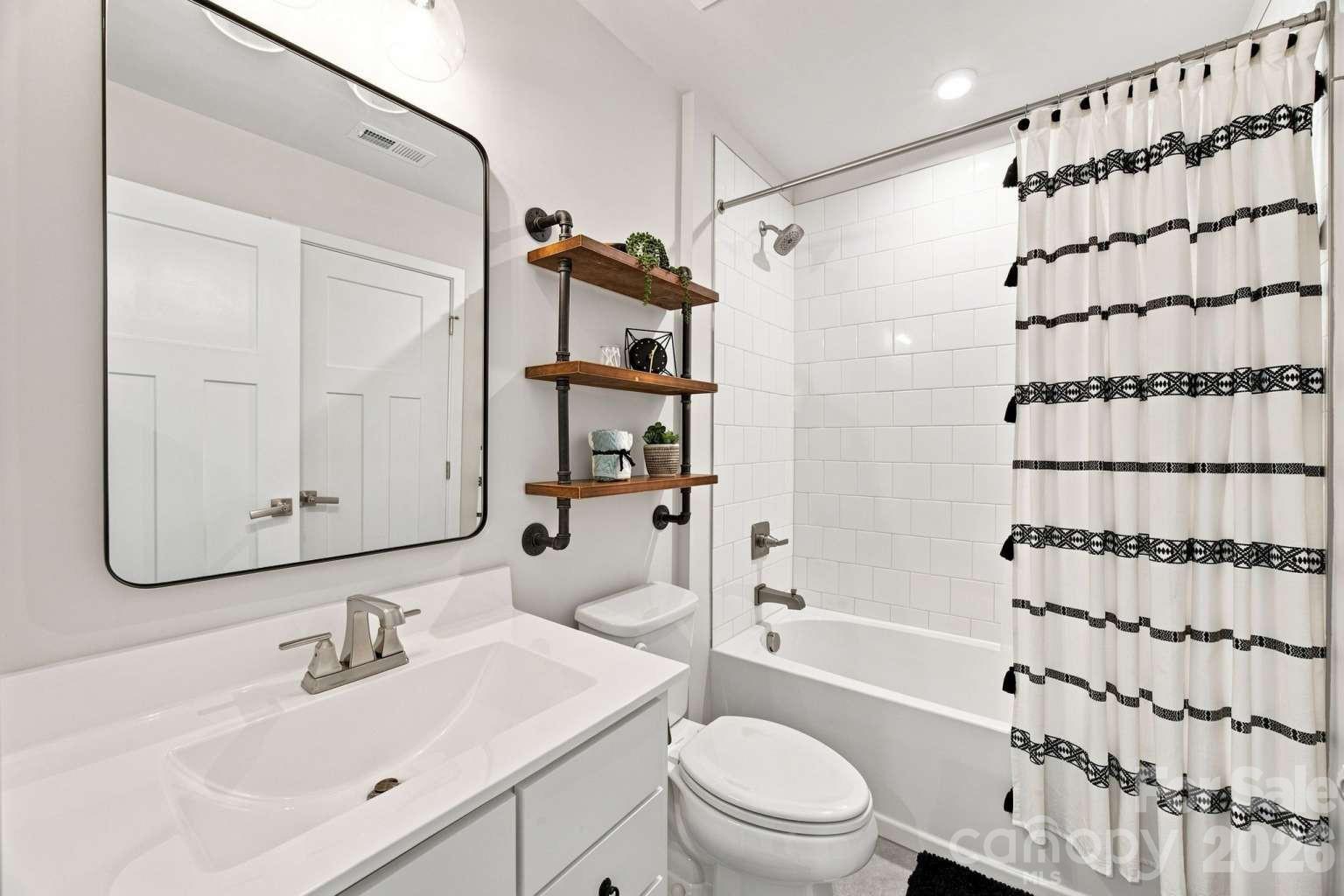 Townhouse at 260 Parkwood Avenue, Charlotte, photo 28 of 49