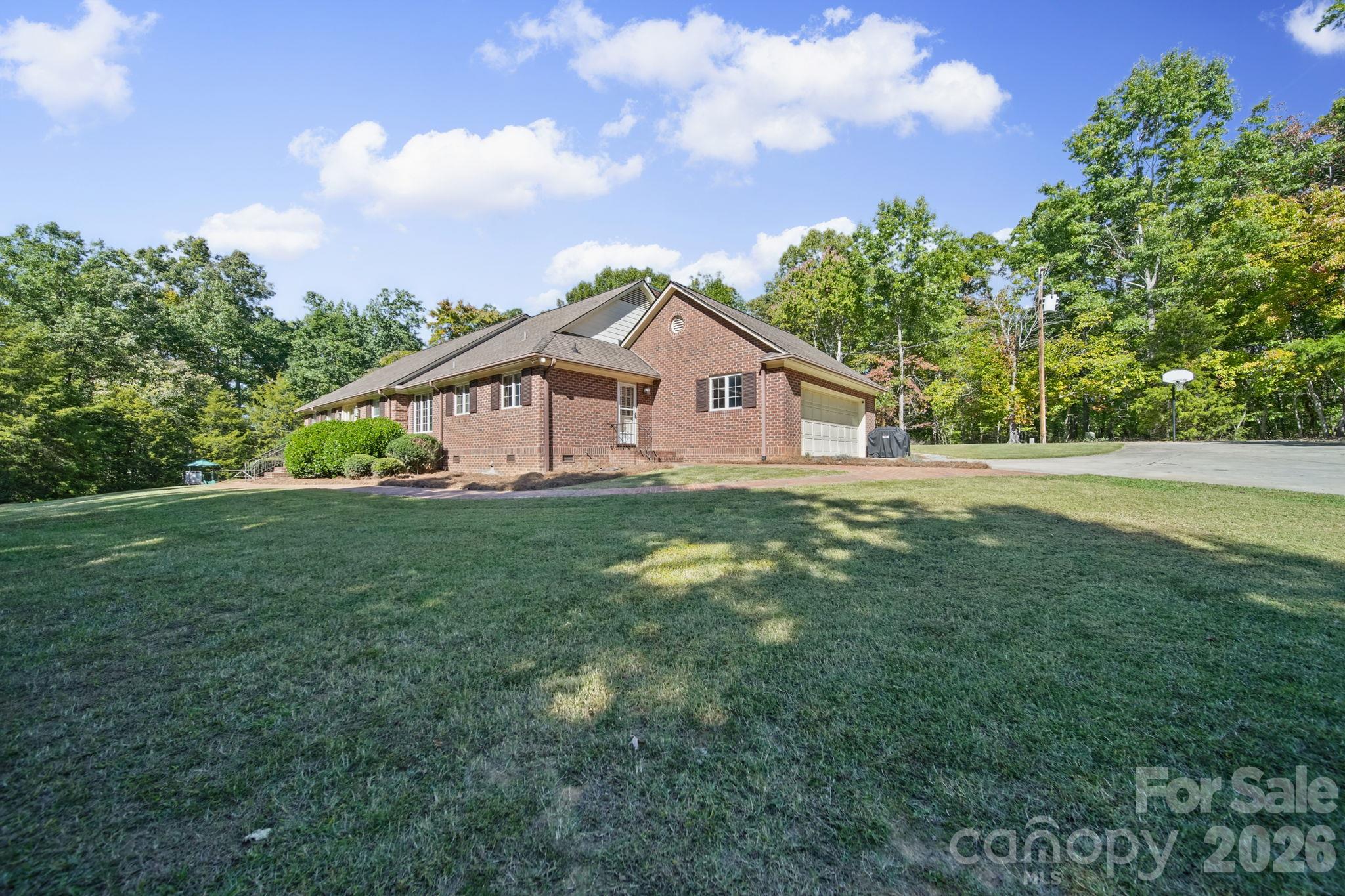 Side load garage - 1500 Lee Lynn Road, Albemarle