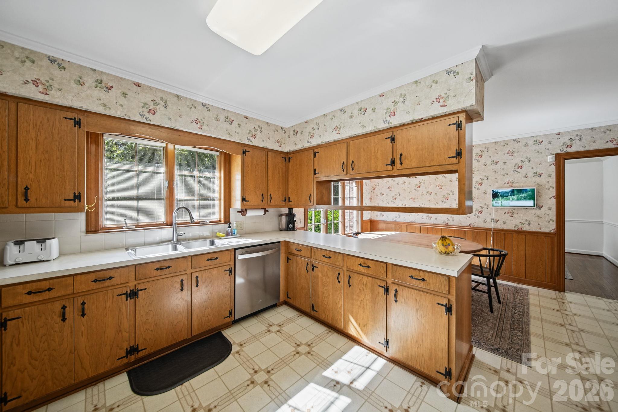 Plenty of cabinet space - 1500 Lee Lynn Road, Albemarle