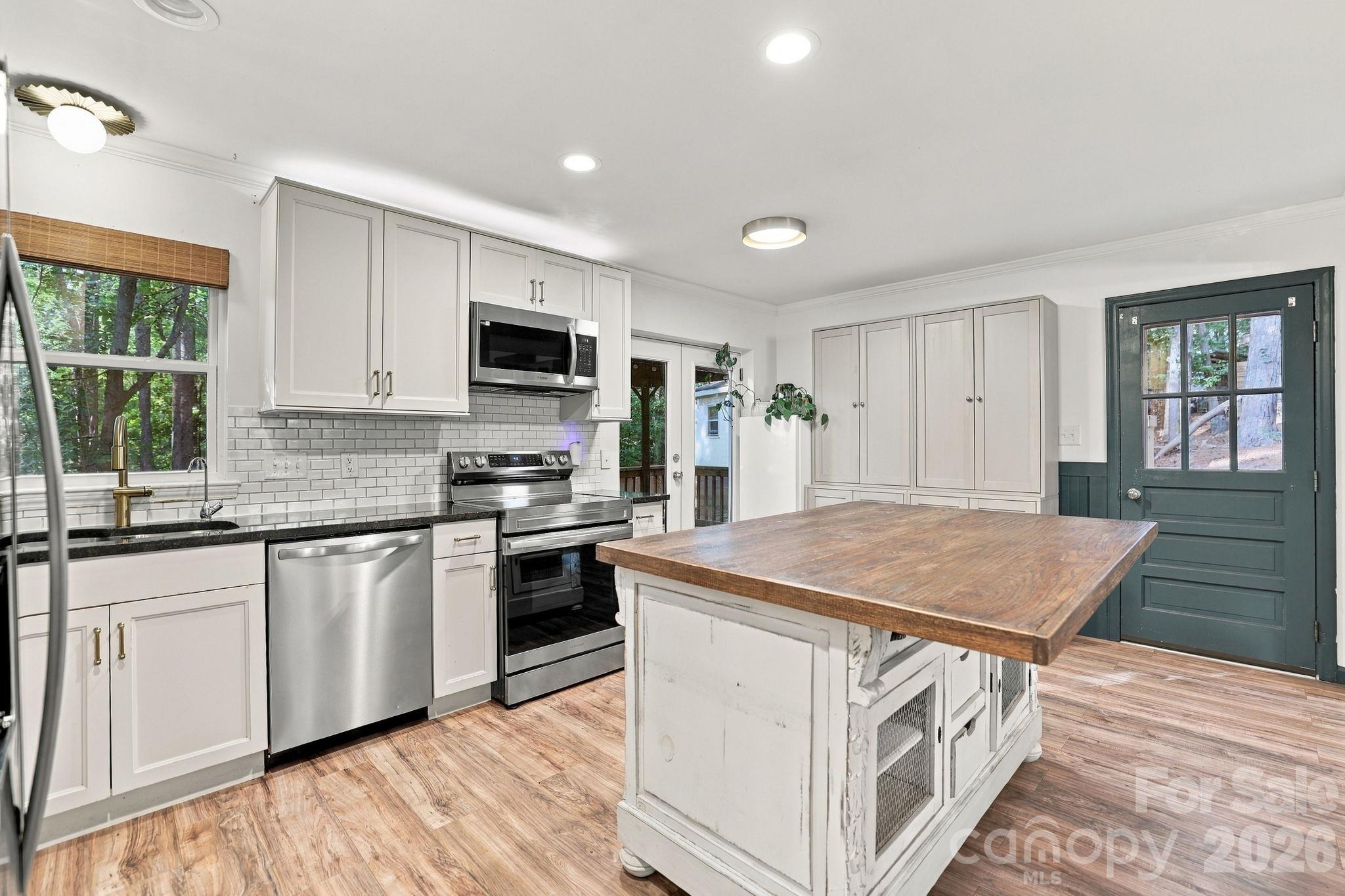 White and Bright Island 613 Lynn St Waxhaw NC 28173 - 613 Lynn Street, Waxhaw