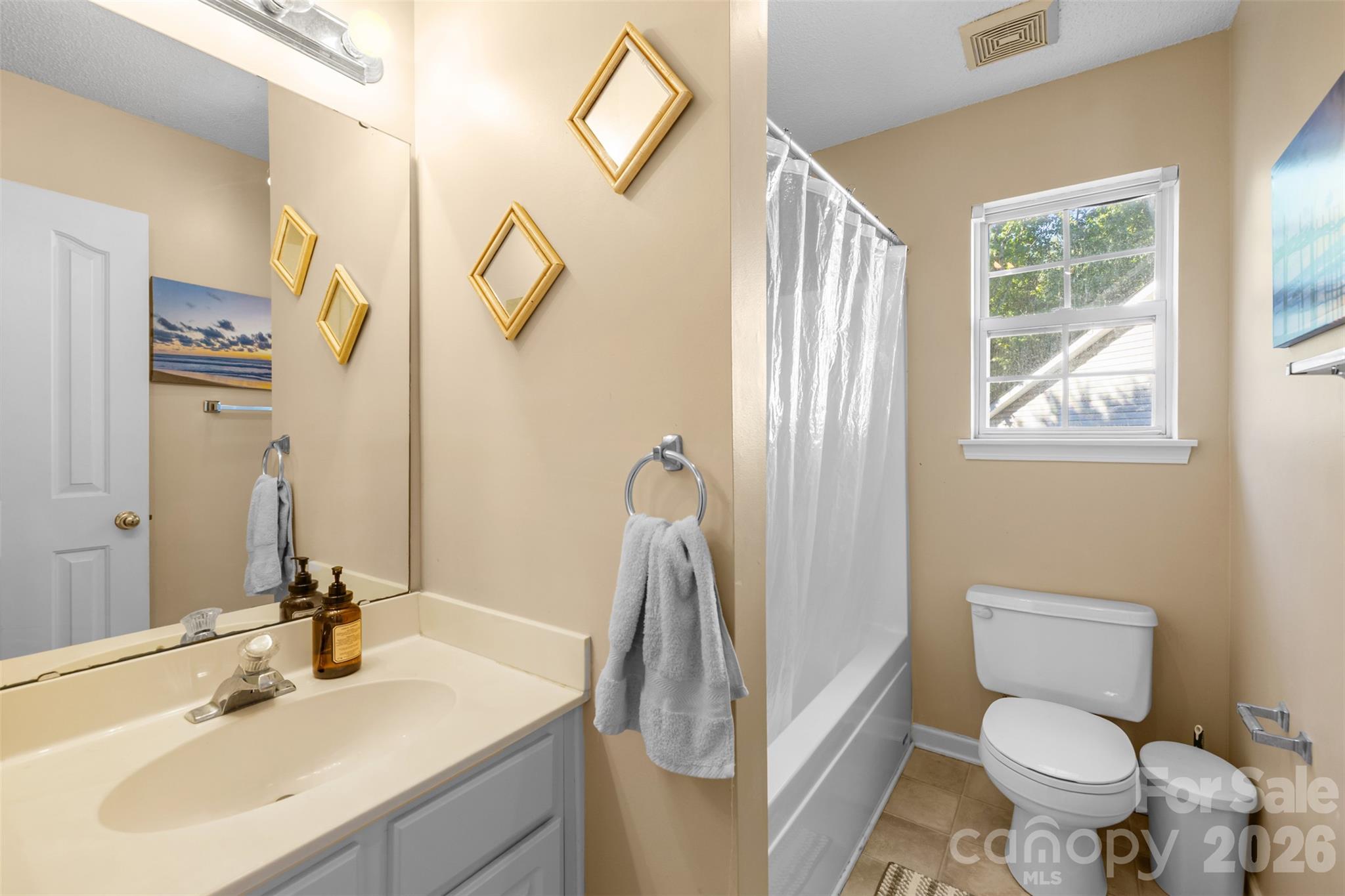 Single Family Residence at 9803 Steed Court, Charlotte, photo 9 of 13