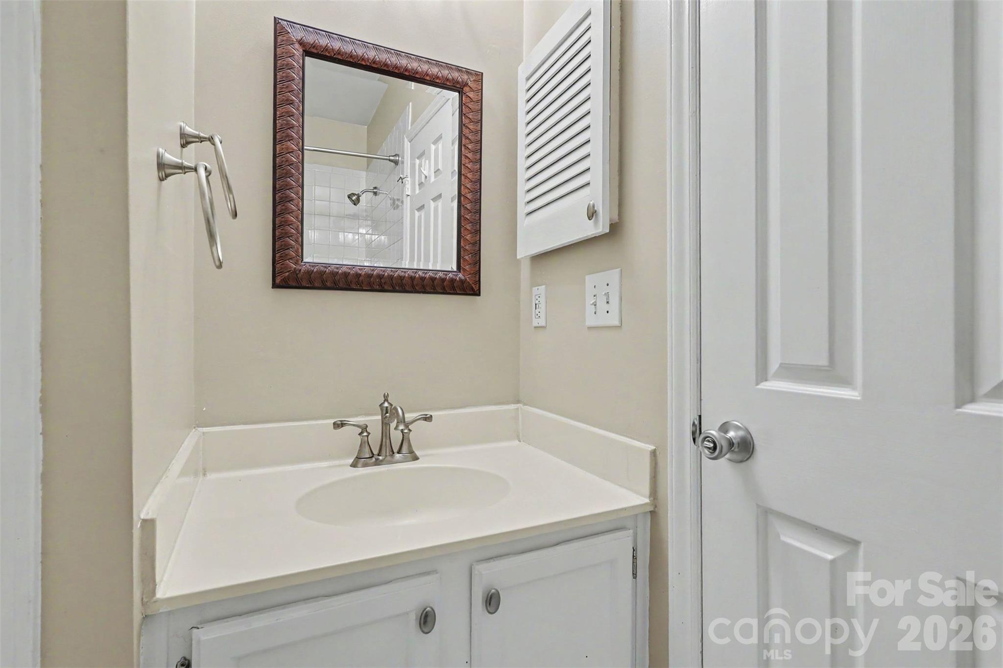 Condominium at 3200 Selwyn Farms Lane, Charlotte, photo 16 of 24