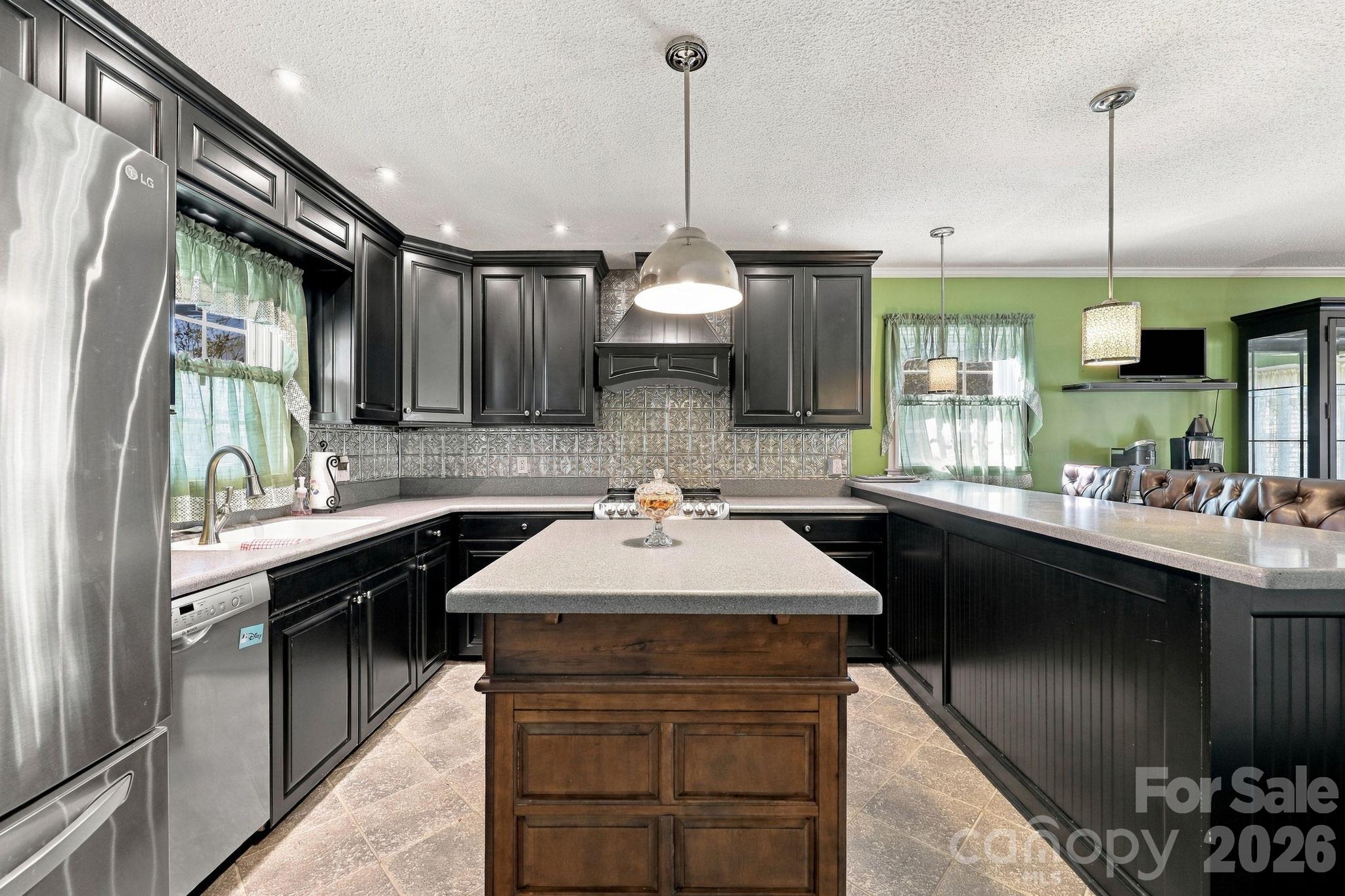 Single Family Residence at 1332 Lake Drive 9 Drive, Lexington, photo 5 of 35