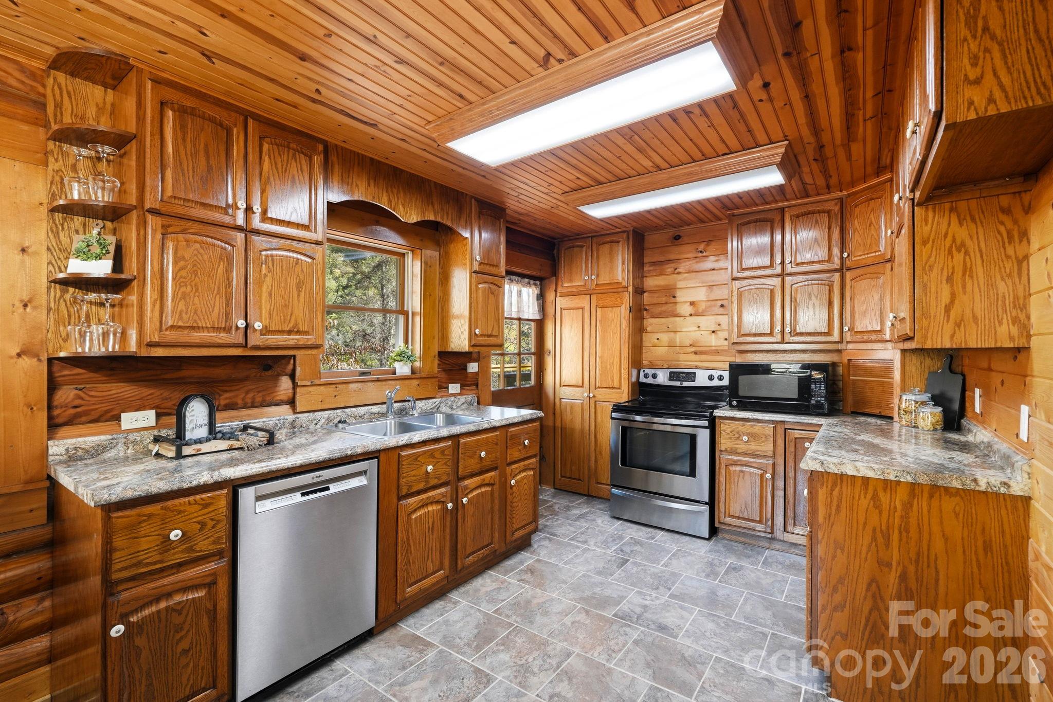 Single Family Residence at 37 White Pine Lane, Burnsville, photo 10 of 48