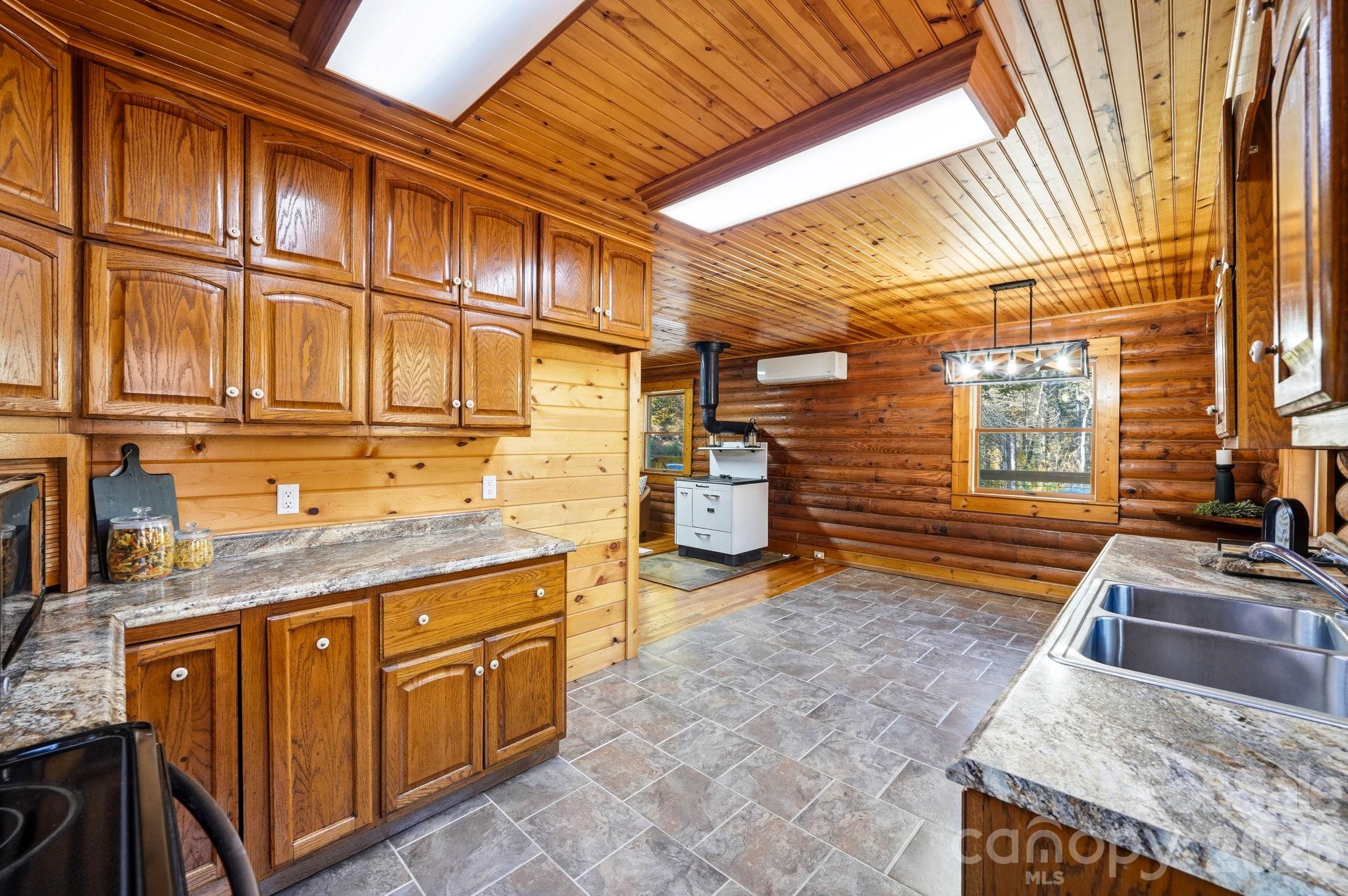 Single Family Residence at 37 White Pine Lane, Burnsville, photo 12 of 48