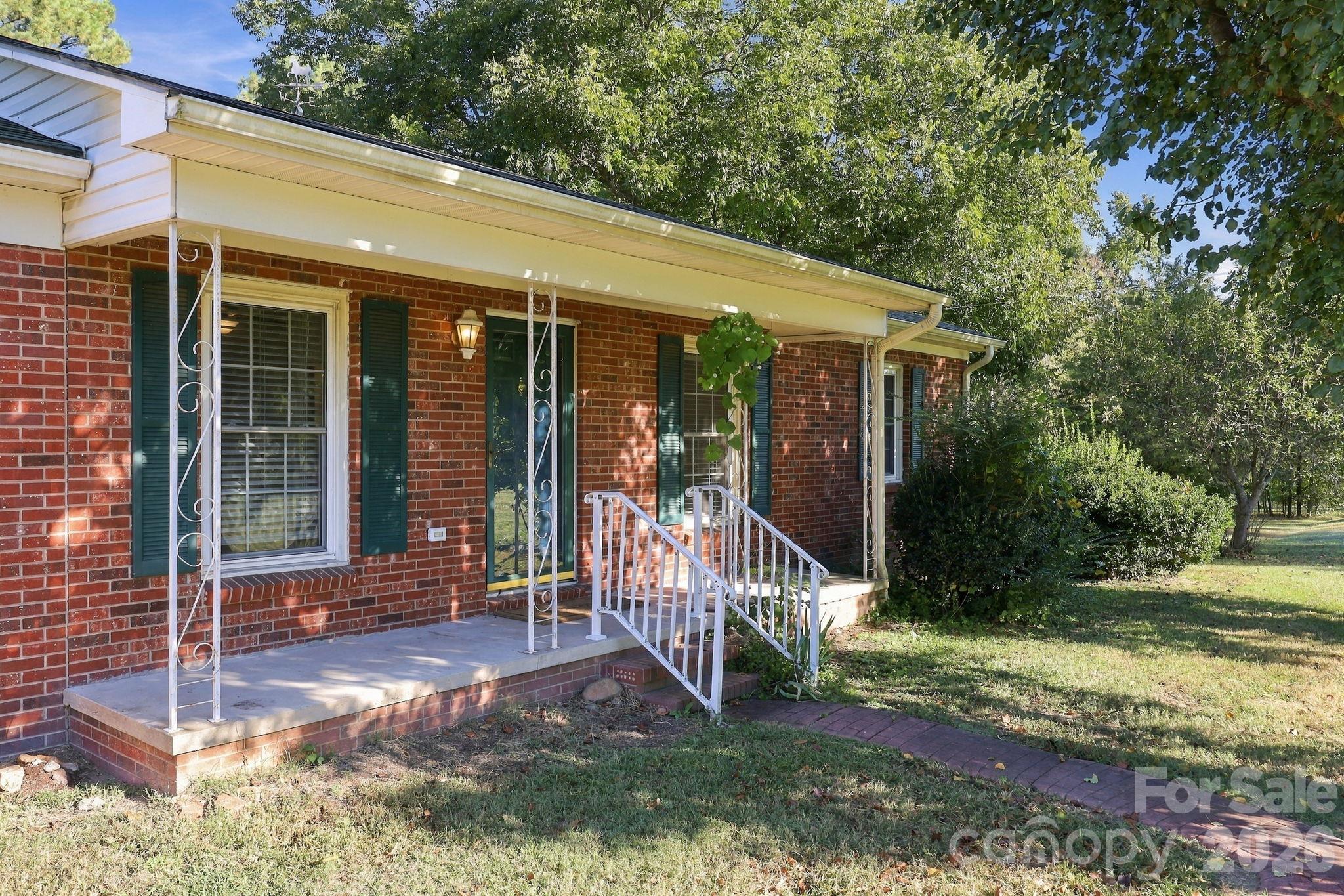 Front - 1140 Upper Palmer Road, Salisbury