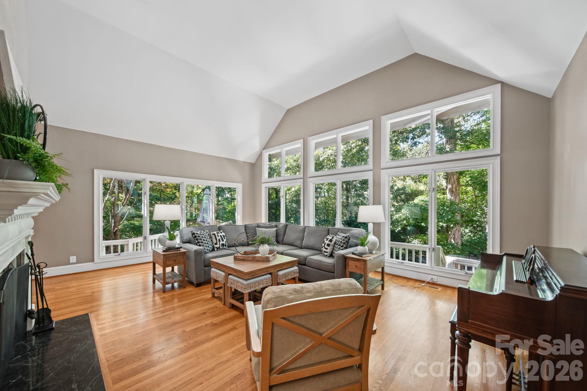 Single Family Residence at 6 Thornwood Court, Lake Wylie, photo 3 of 48
