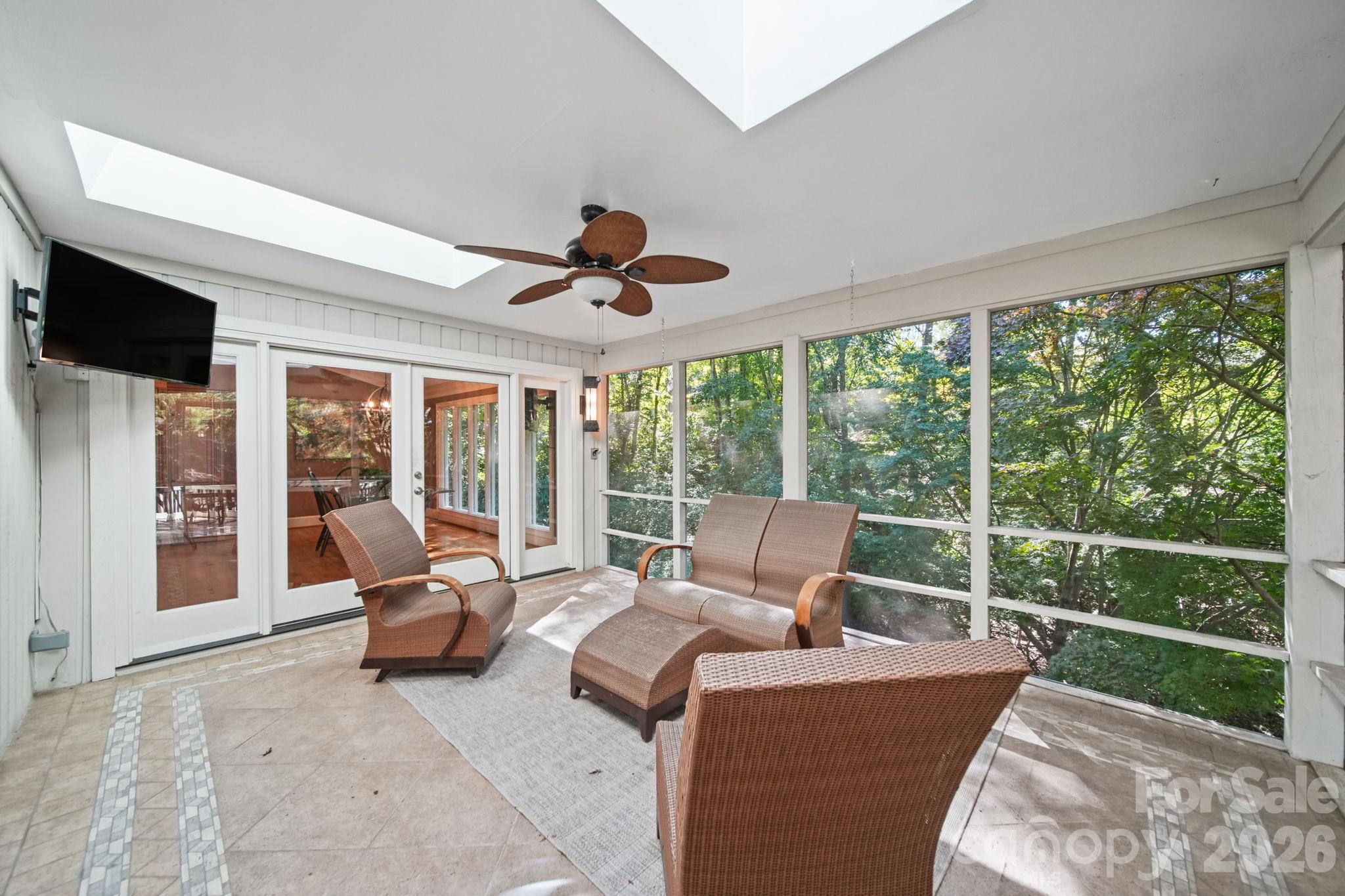 Single Family Residence at 6 Thornwood Court, Lake Wylie, photo 16 of 48