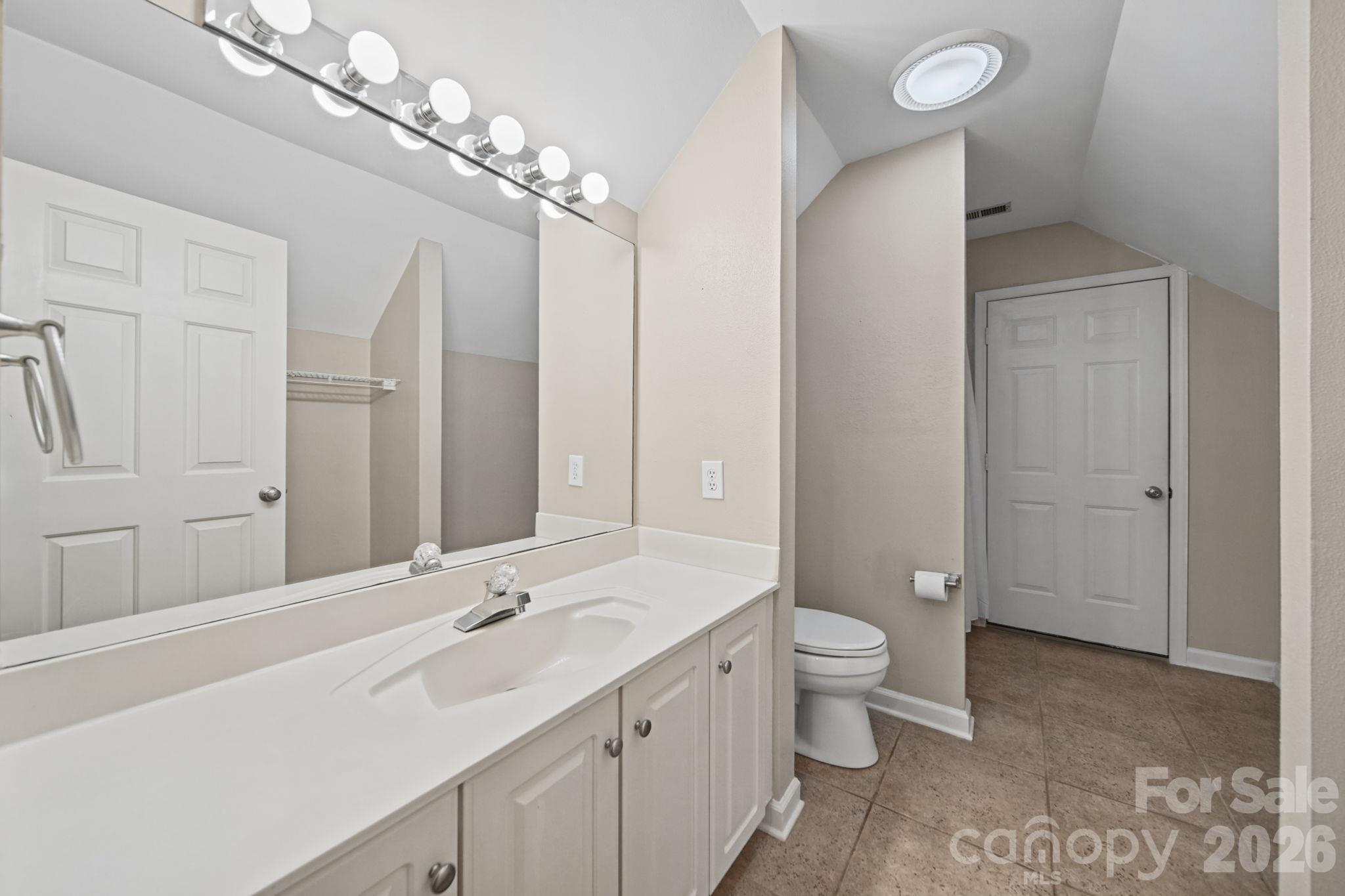 Single Family Residence at 6 Thornwood Court, Lake Wylie, photo 34 of 48