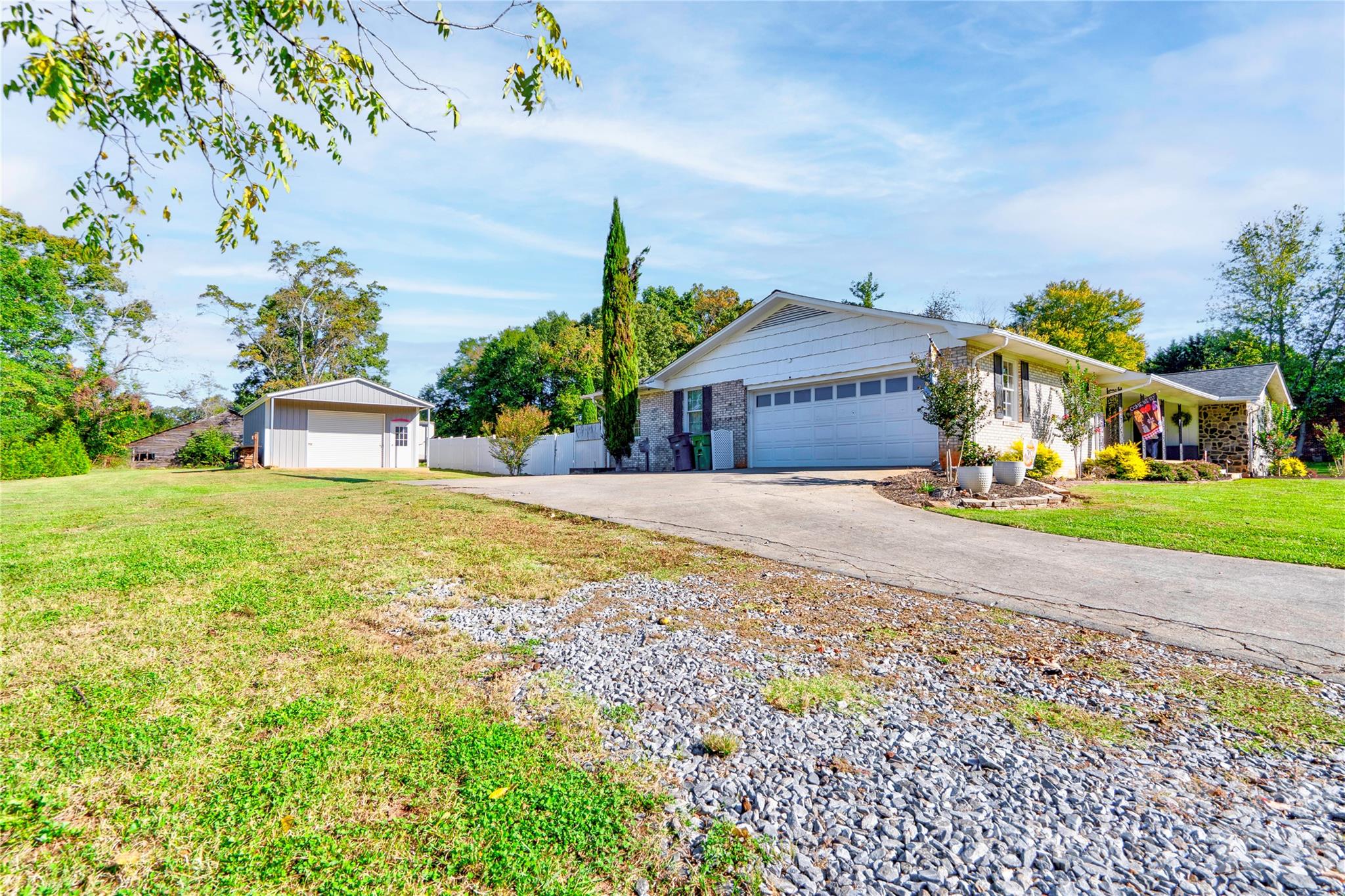 Double Garage & Workshop - 111 Gordon Avenue, Shelby