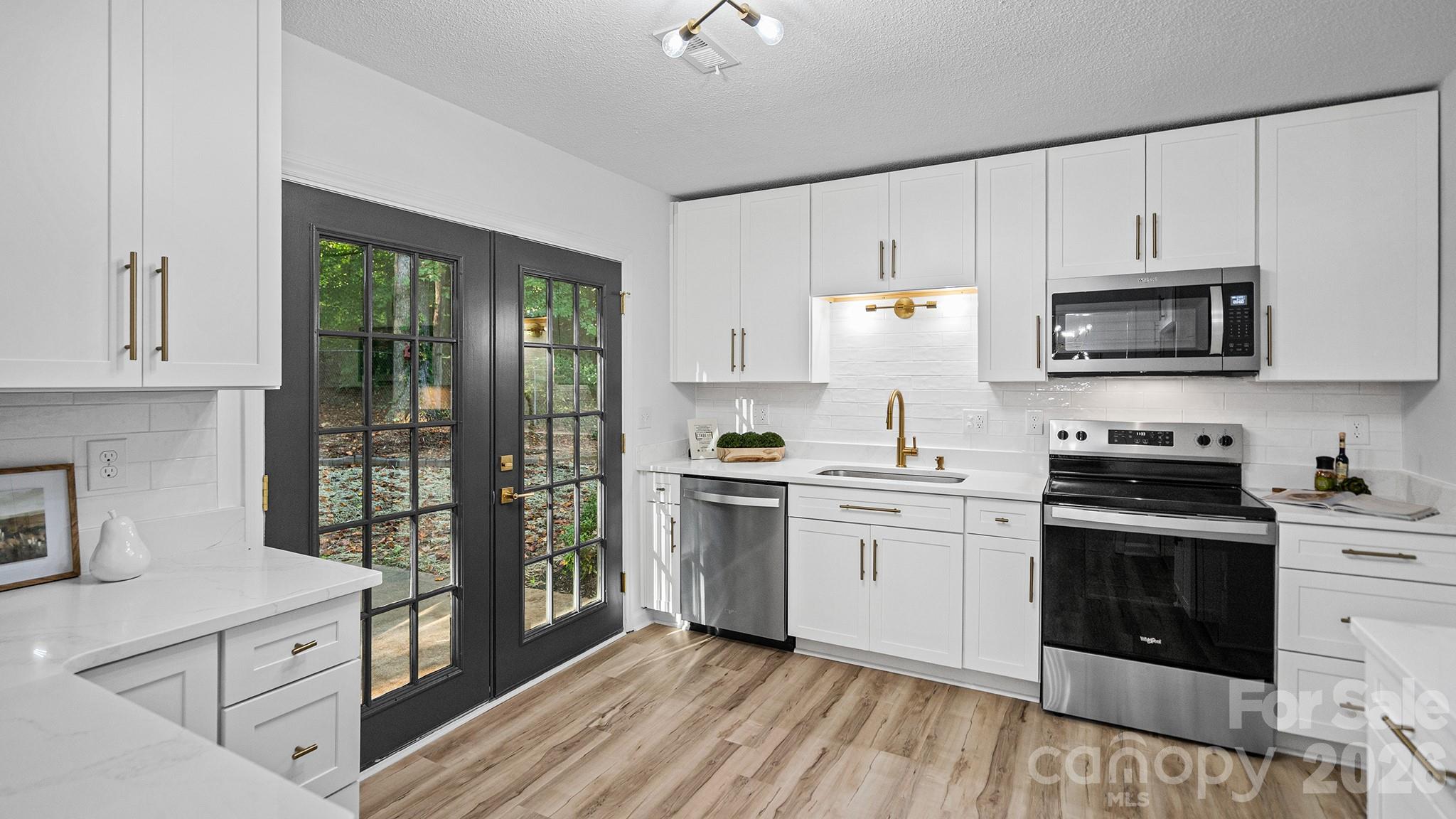 The "WOW" Factor - Compete Brand New Kitchen for Holidays - 8001 Saddlehorse Lane, Charlotte