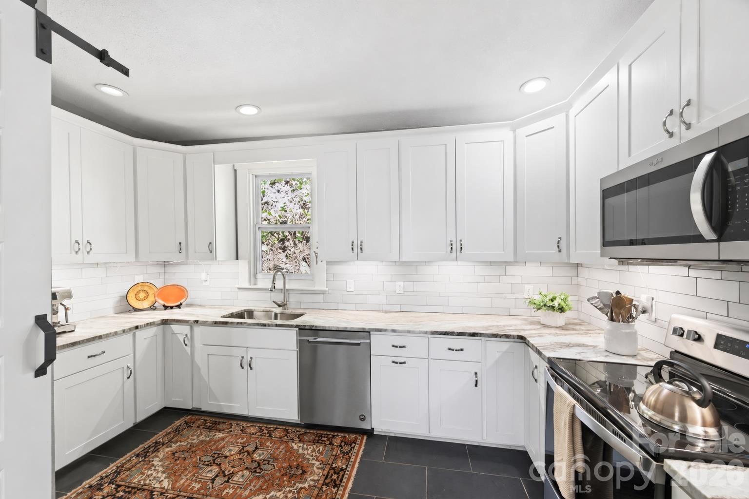 Single Family Residence at 2 Skyview Place, Asheville, photo 11 of 40