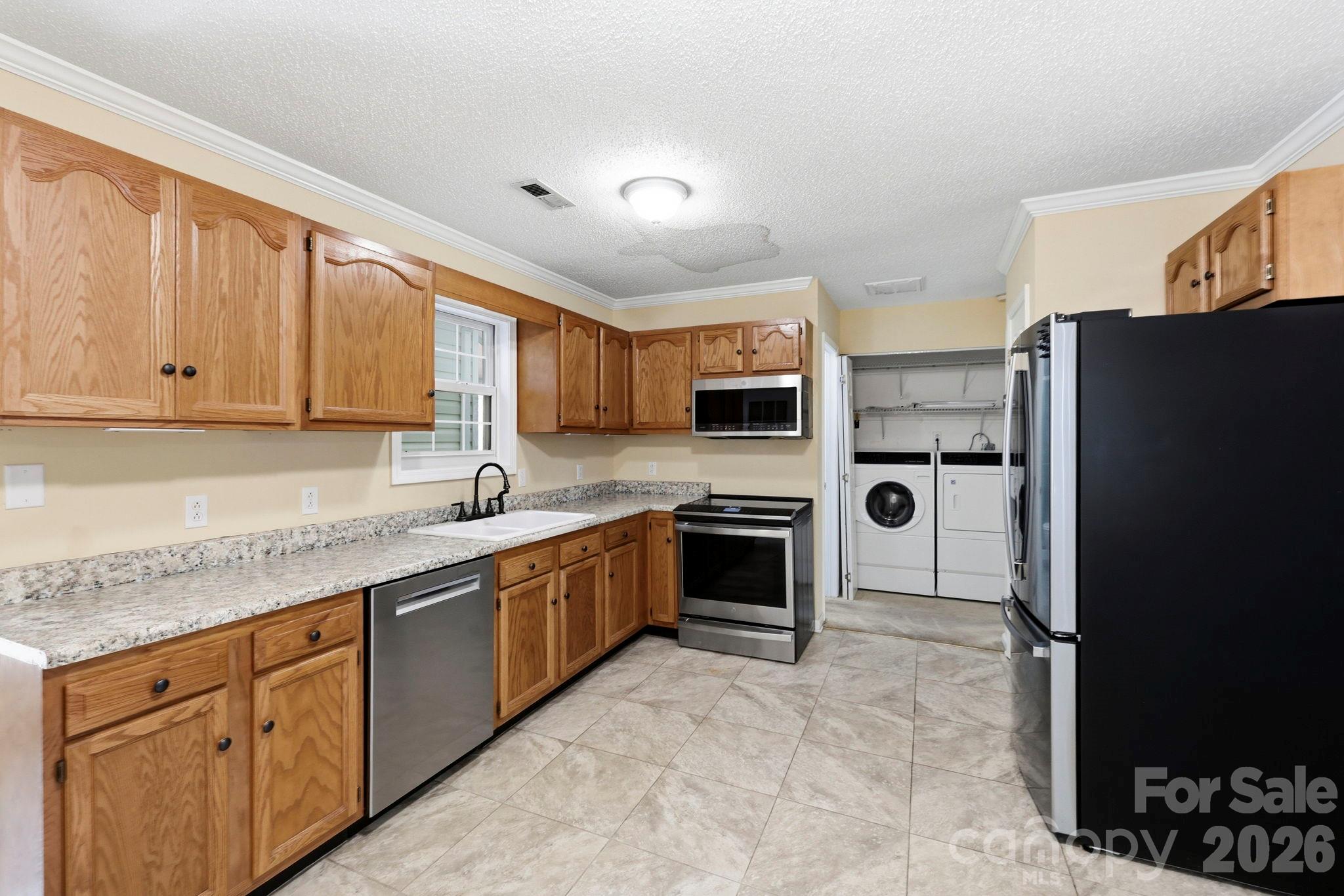 Large kitchen - 114 Sandpiper Palisades Street, Hendersonville