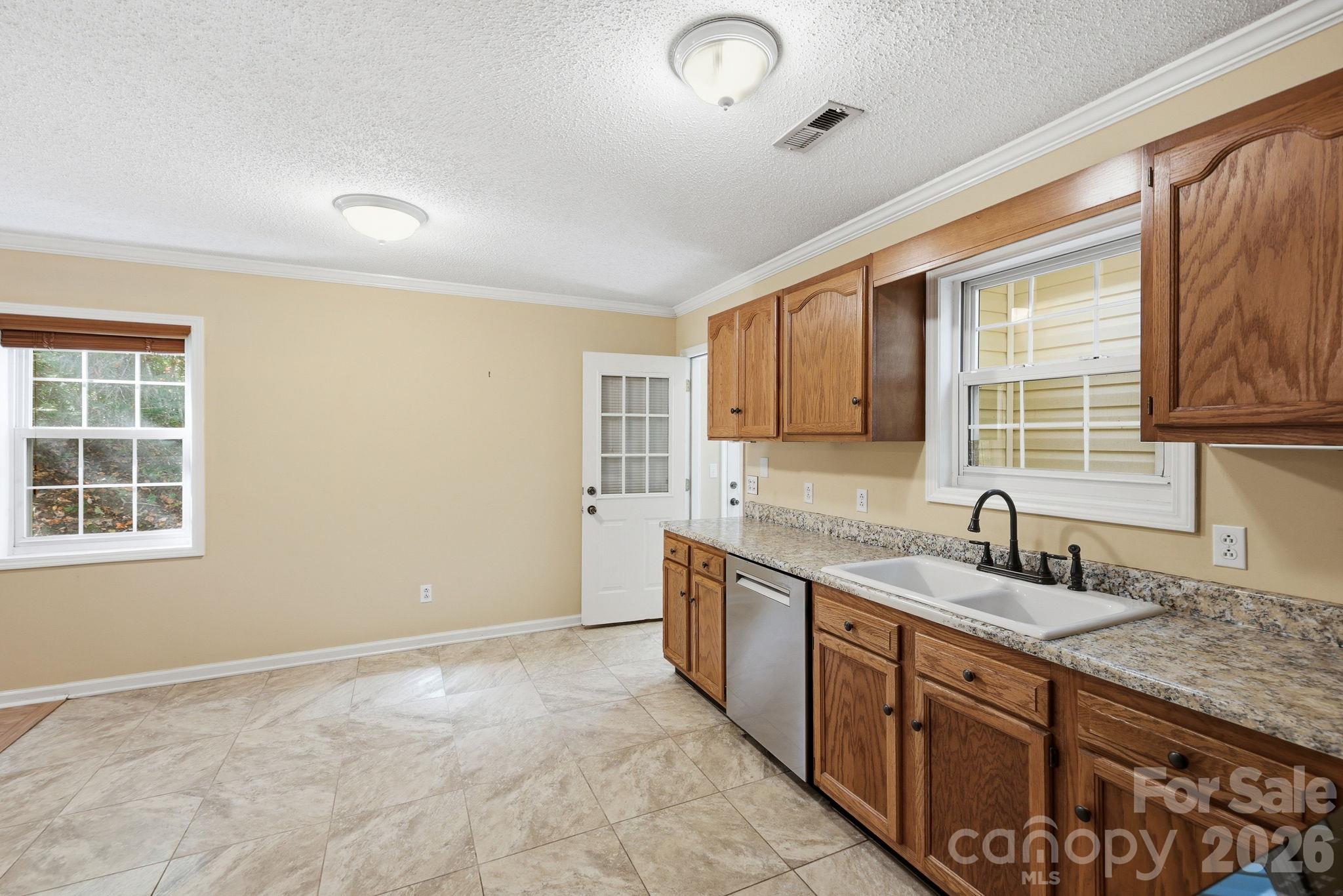Single Family Residence at 114 Sandpiper Palisades Street, Hendersonville, photo 5 of 27