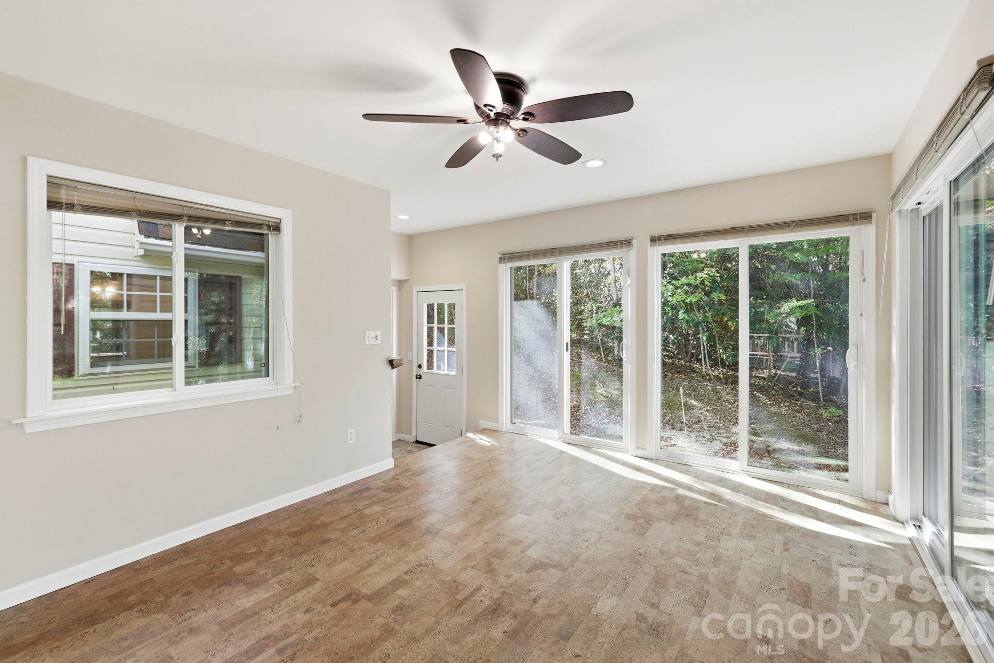 Single Family Residence at 114 Sandpiper Palisades Street, Hendersonville, photo 9 of 27