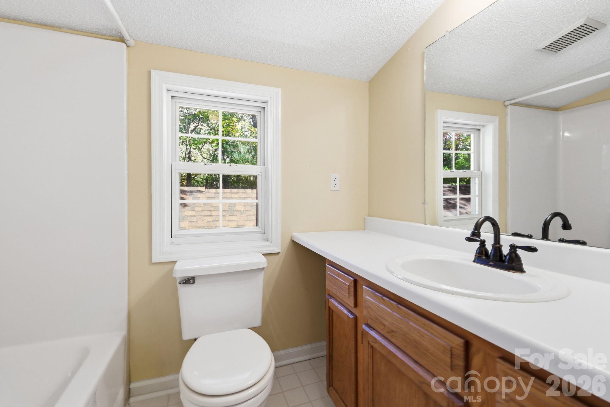 upstair bathroom - 114 Sandpiper Palisades Street, Hendersonville