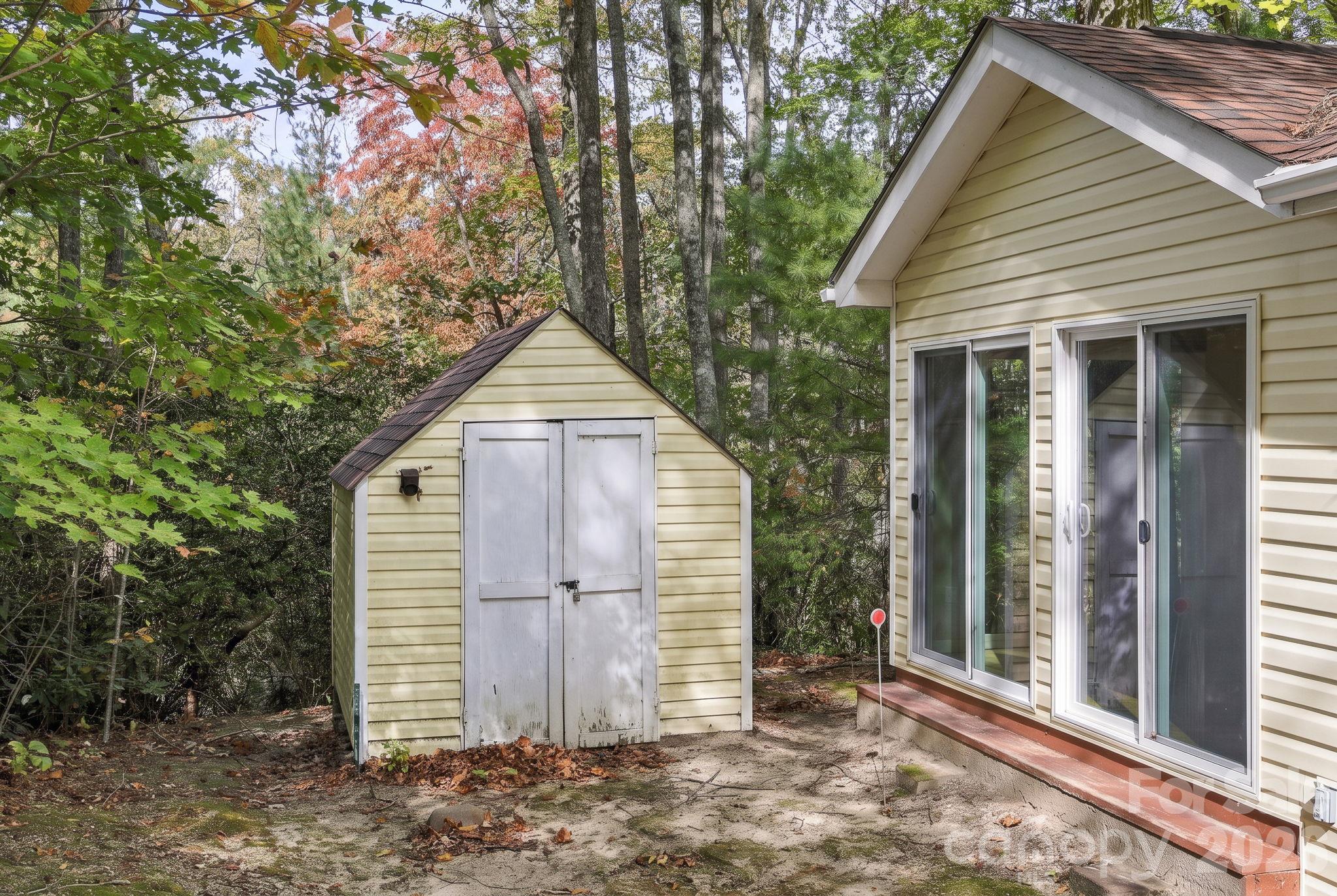 Single Family Residence at 114 Sandpiper Palisades Street, Hendersonville, photo 21 of 27