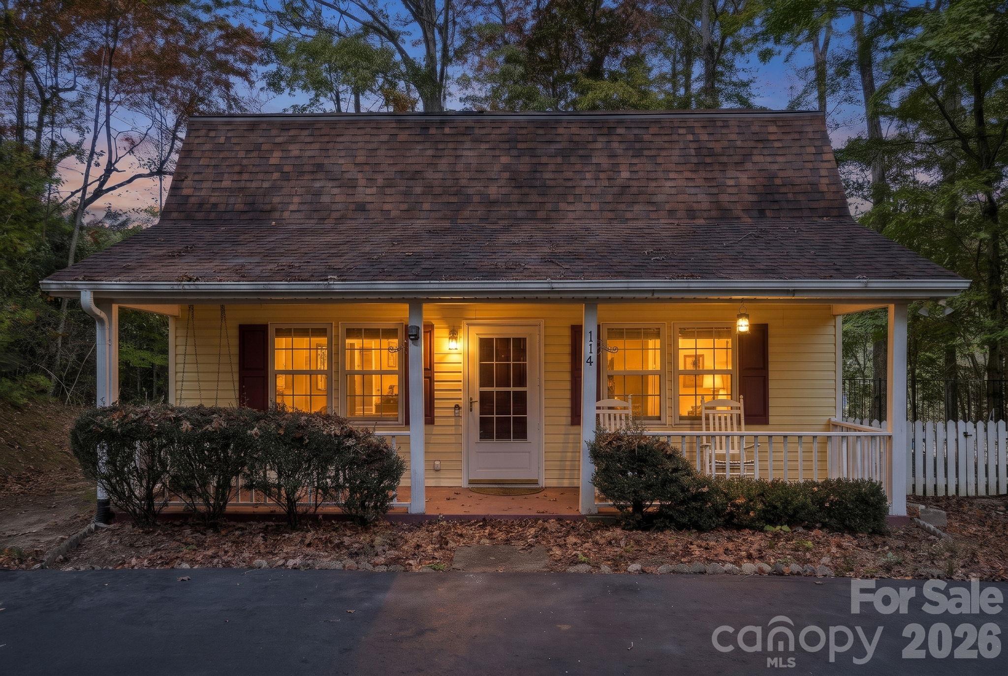 Single Family Residence at 114 Sandpiper Palisades Street, Hendersonville, photo 23 of 27
