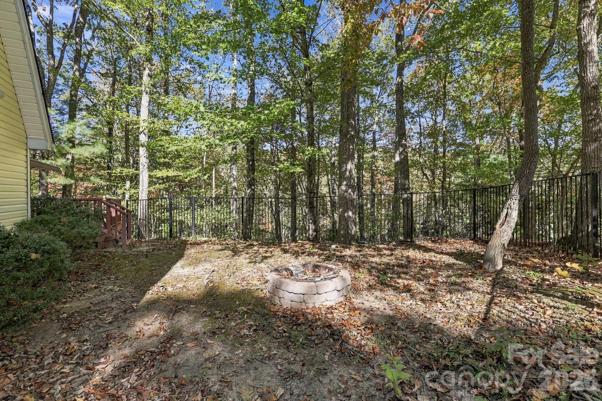 peaceful setting - 114 Sandpiper Palisades Street, Hendersonville