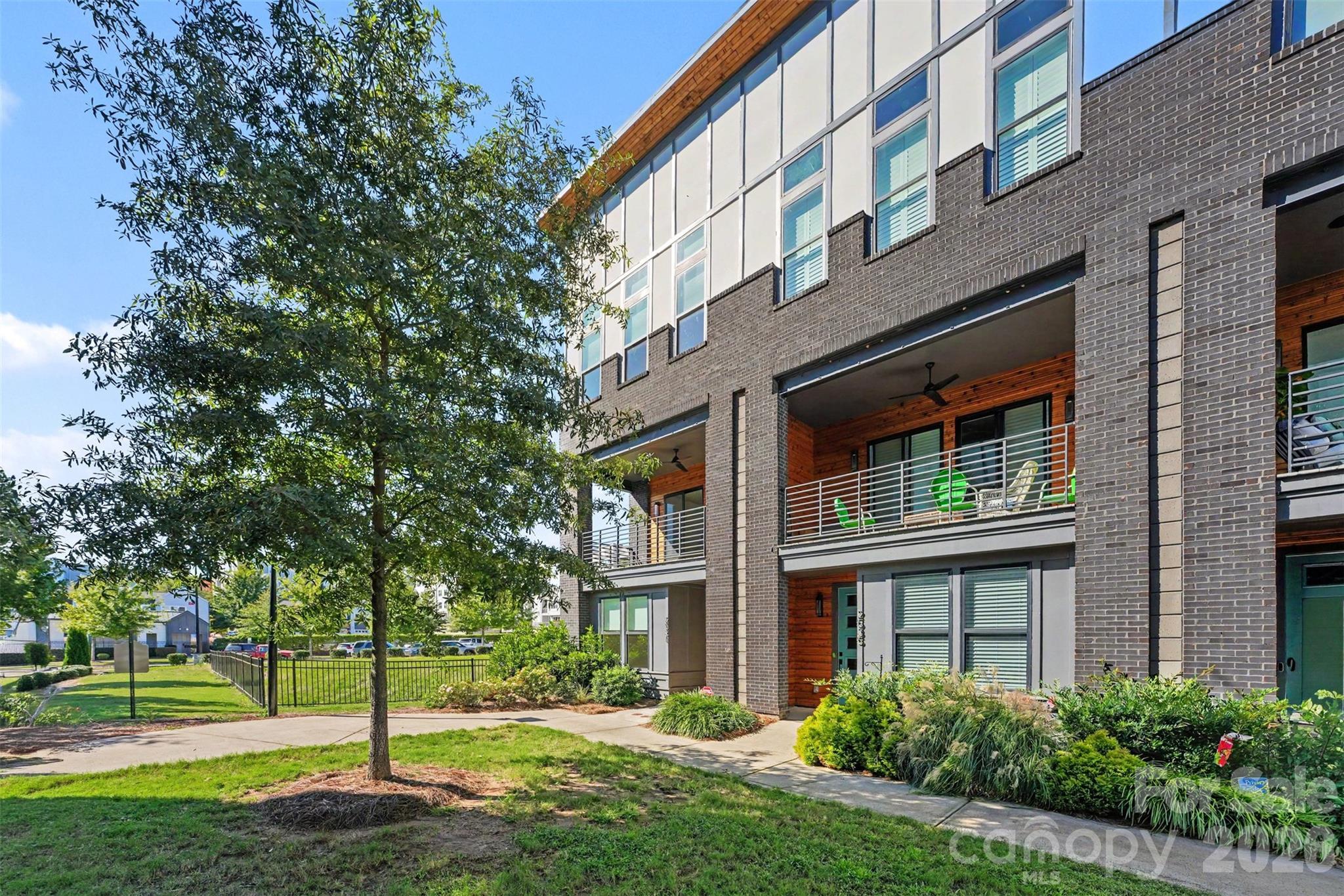 Townhouse at 2531 Irwin Stream Road, Charlotte, photo 5 of 48