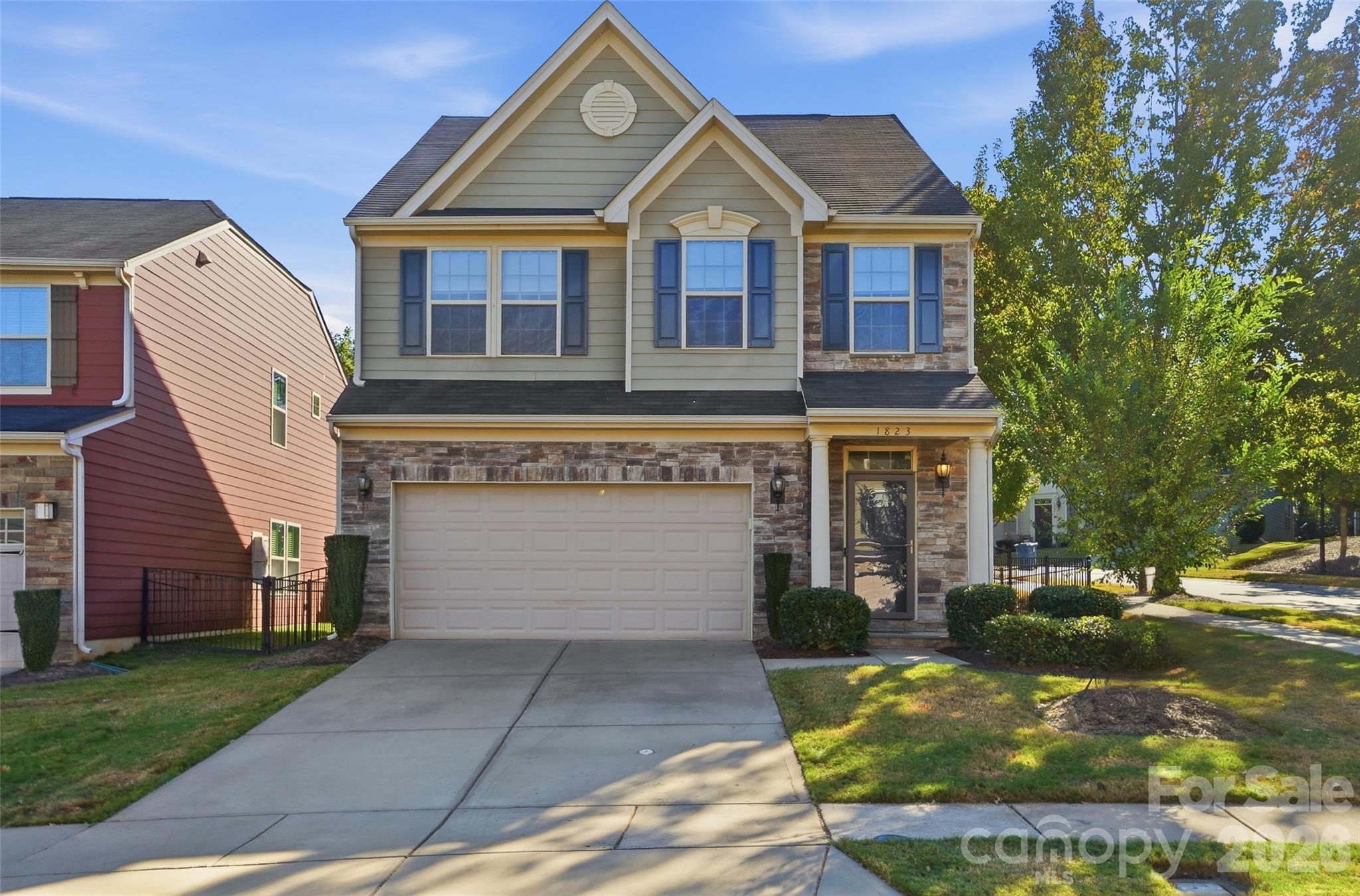 Single Family Residence at 1823 Fleetwood Drive, Charlotte, photo 2 of 48