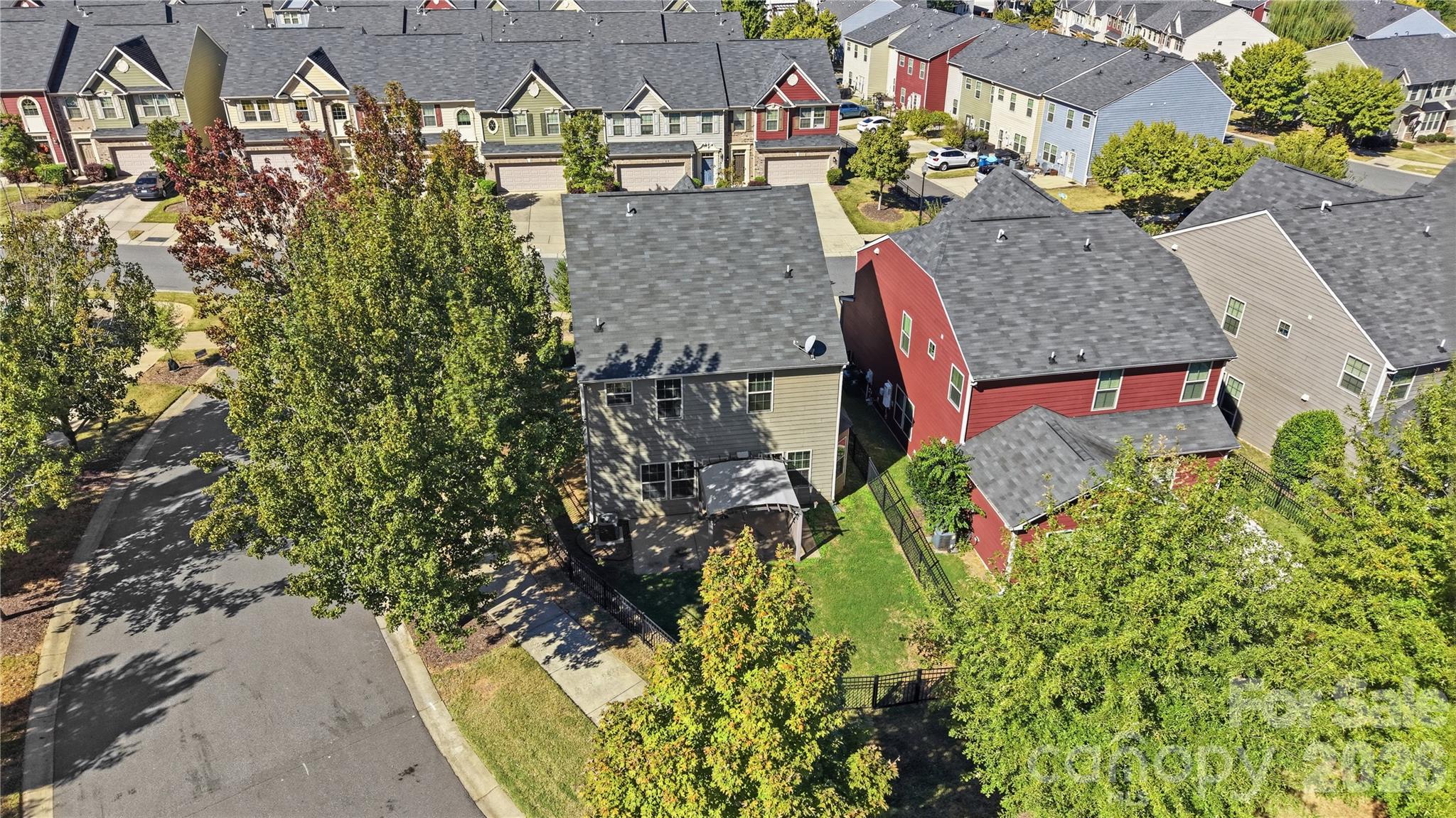 Single Family Residence at 1823 Fleetwood Drive, Charlotte, photo 5 of 48