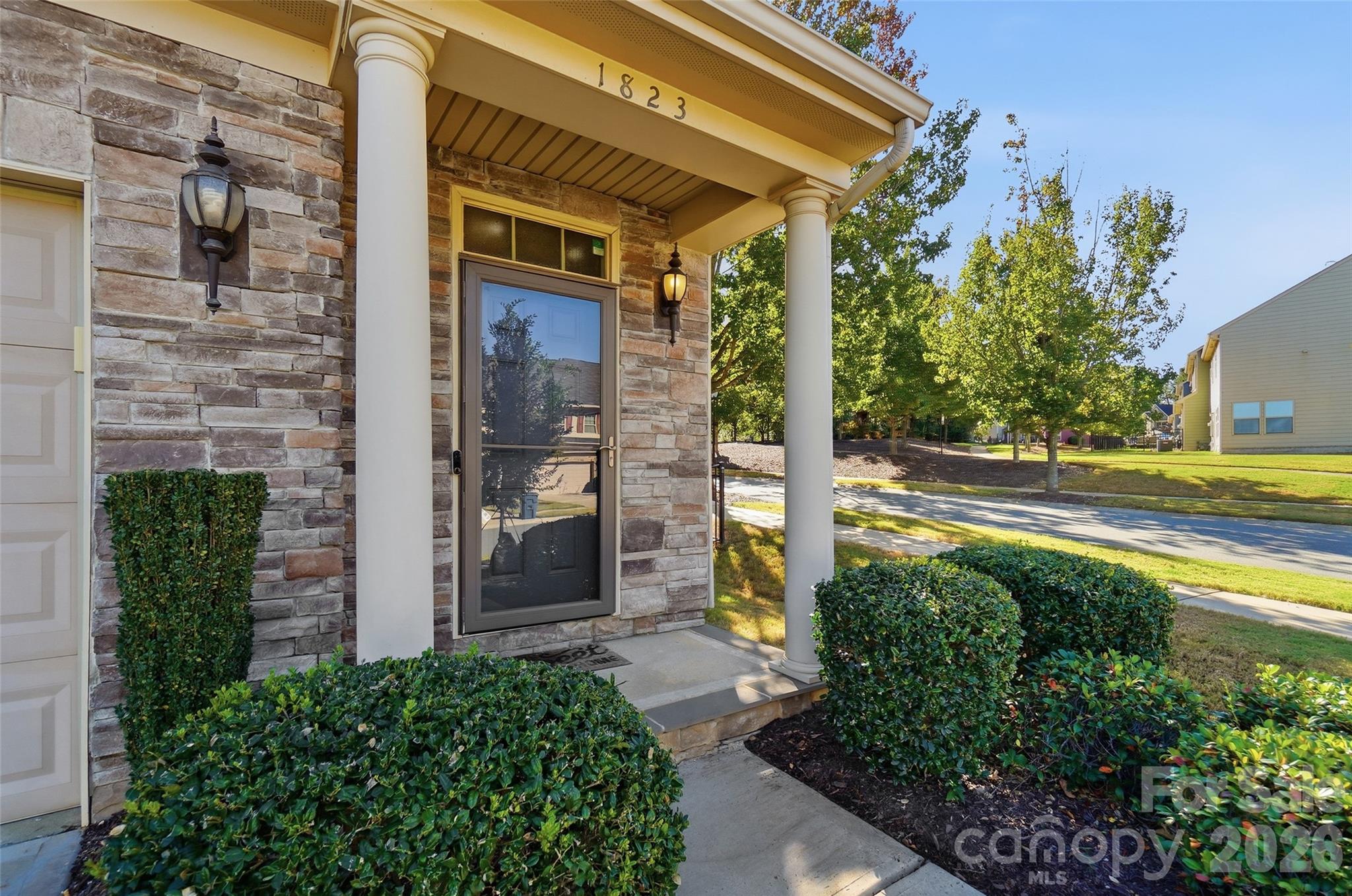Single Family Residence at 1823 Fleetwood Drive, Charlotte, photo 7 of 48