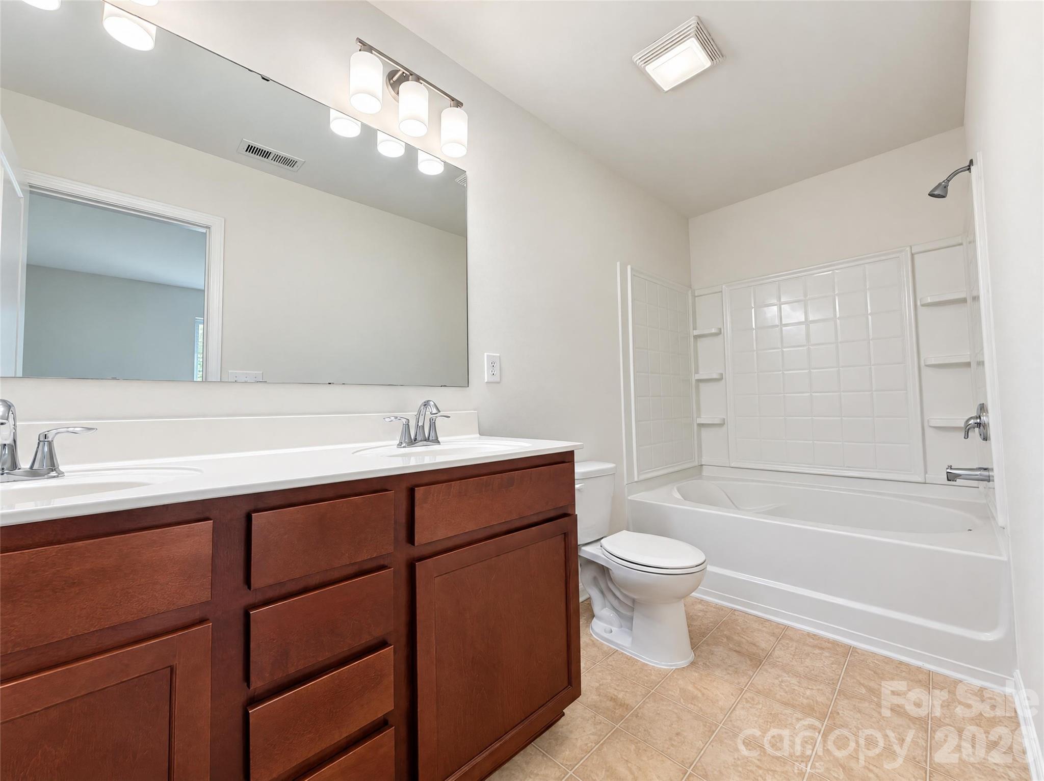 Single Family Residence at 7006 Wandering Creek Drive, Charlotte, photo 15 of 20