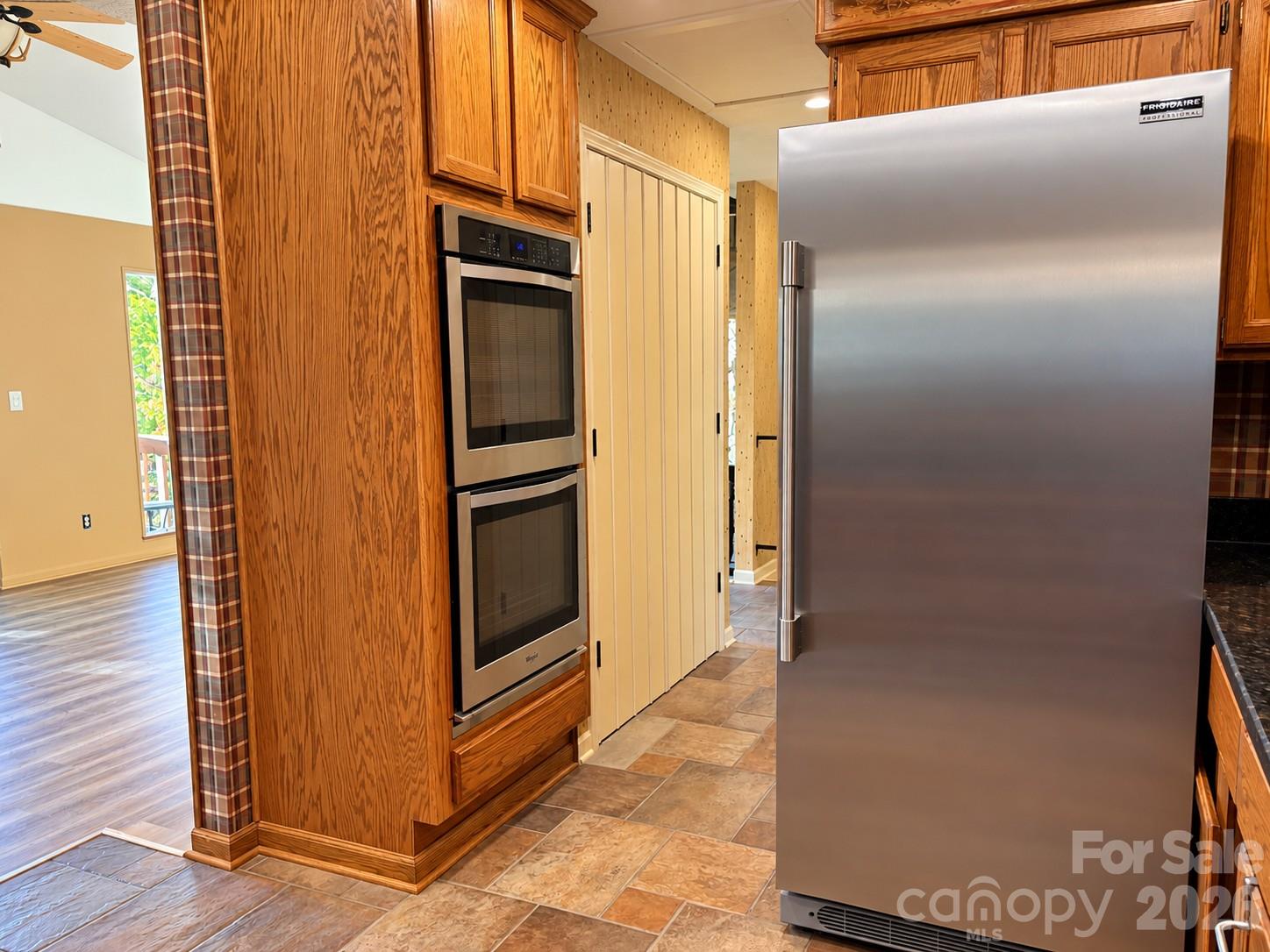 Single Family Residence at 224 Viking Trail, Hendersonville, photo 9 of 28