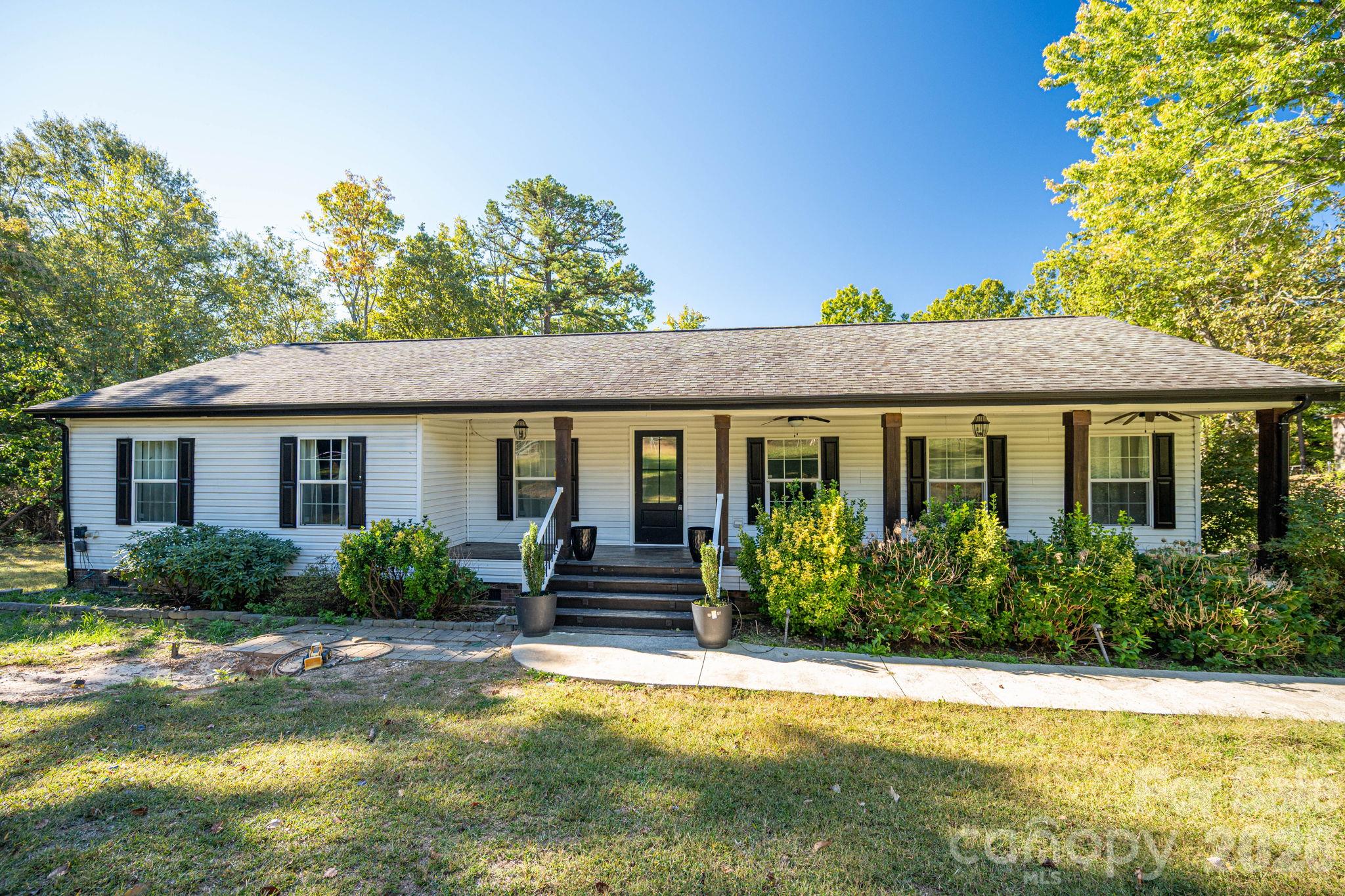Single Family Residence at 417 Pinnacle Road, Kings Mountain, photo 2 of 43