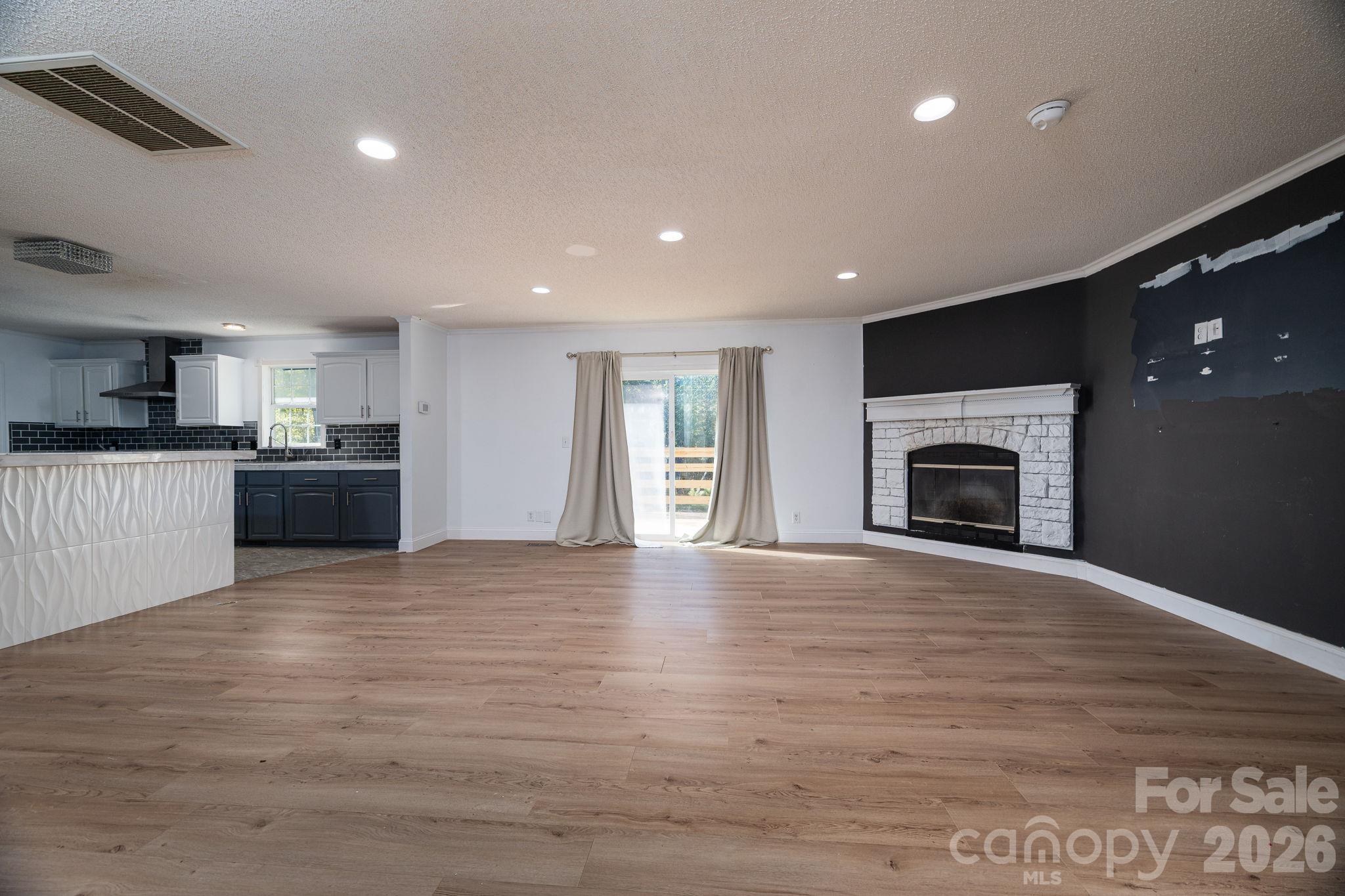 Single Family Residence at 417 Pinnacle Road, Kings Mountain, photo 4 of 43