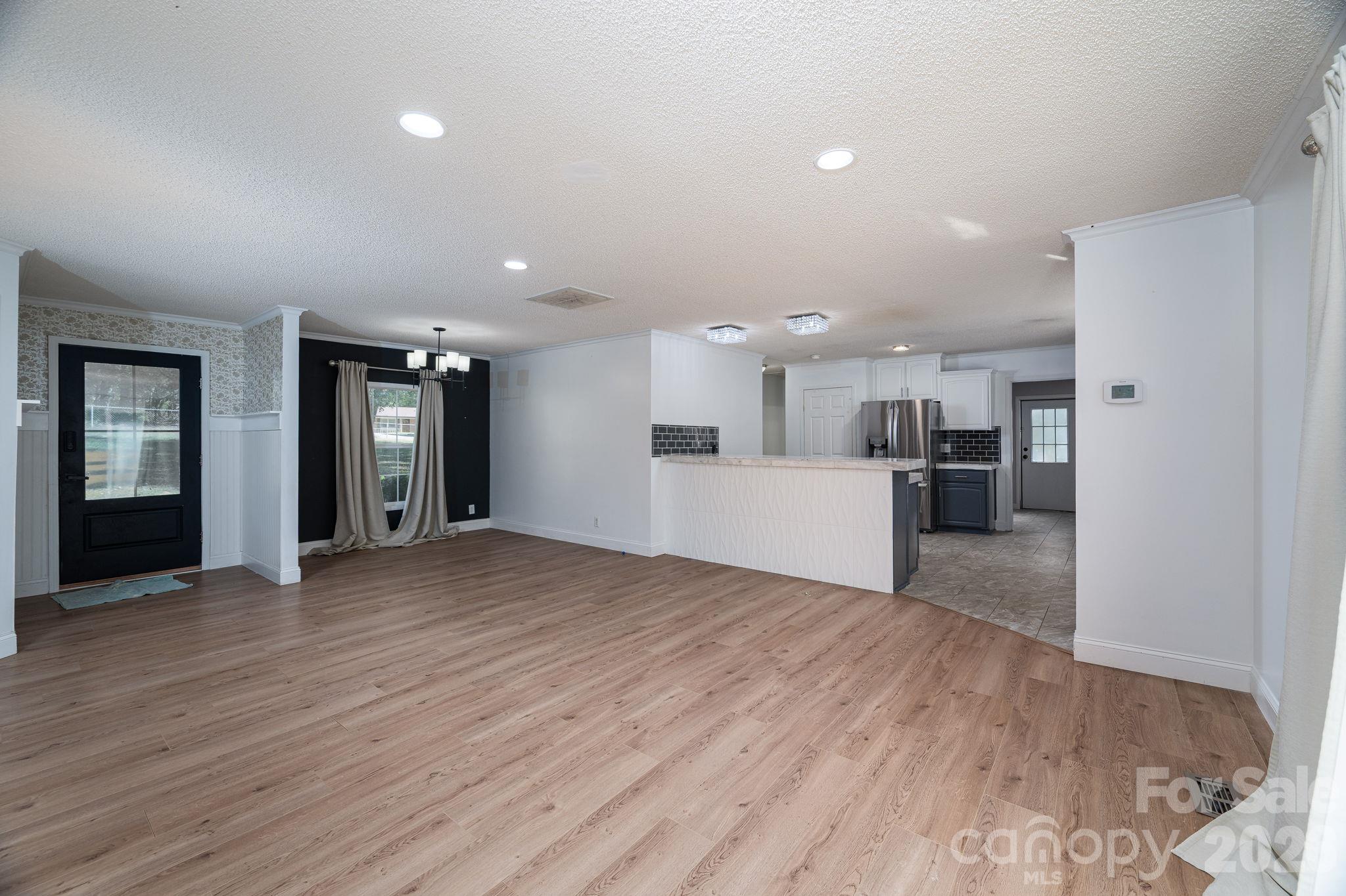 Single Family Residence at 417 Pinnacle Road, Kings Mountain, photo 6 of 43