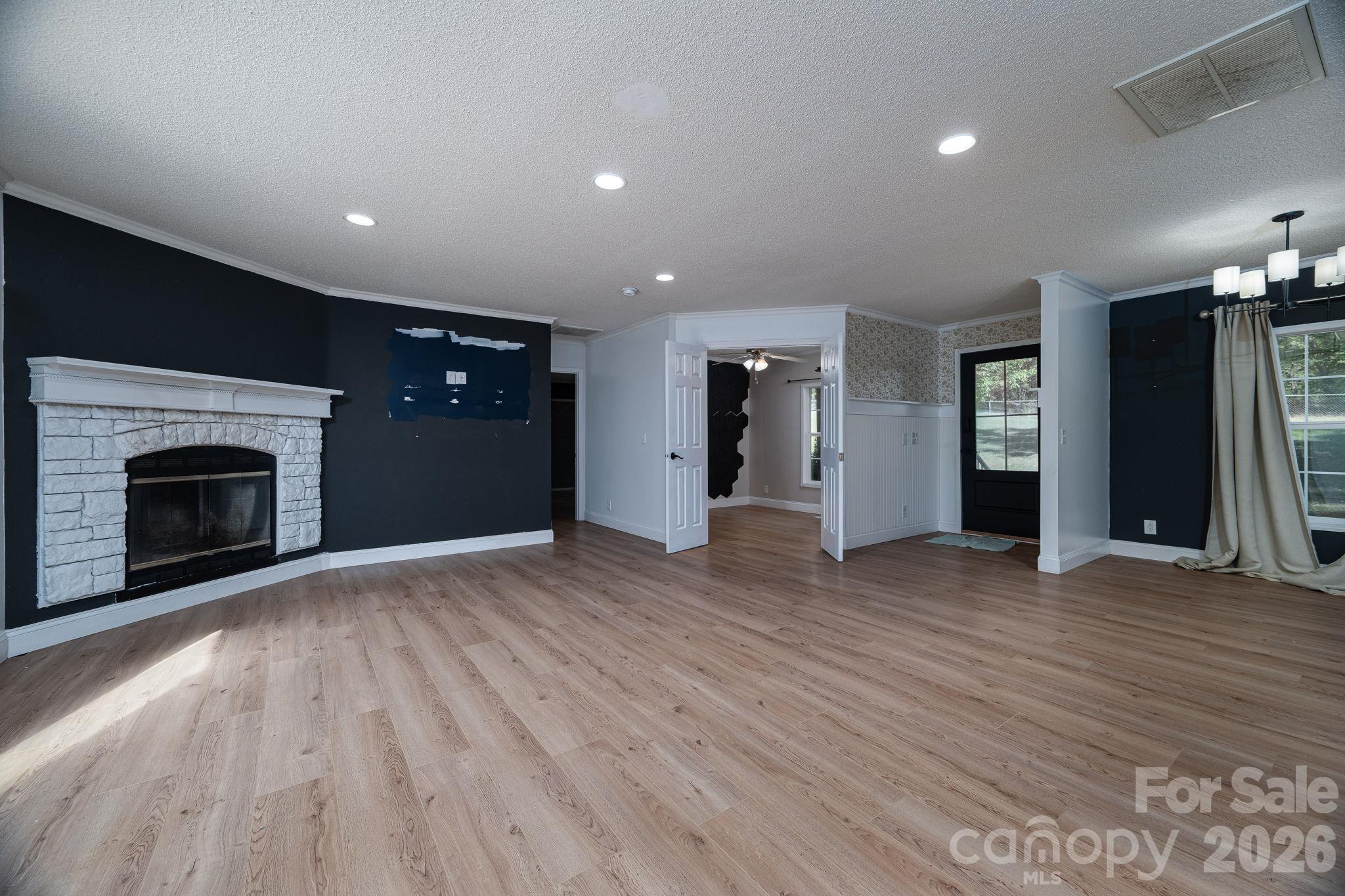 Single Family Residence at 417 Pinnacle Road, Kings Mountain, photo 9 of 43