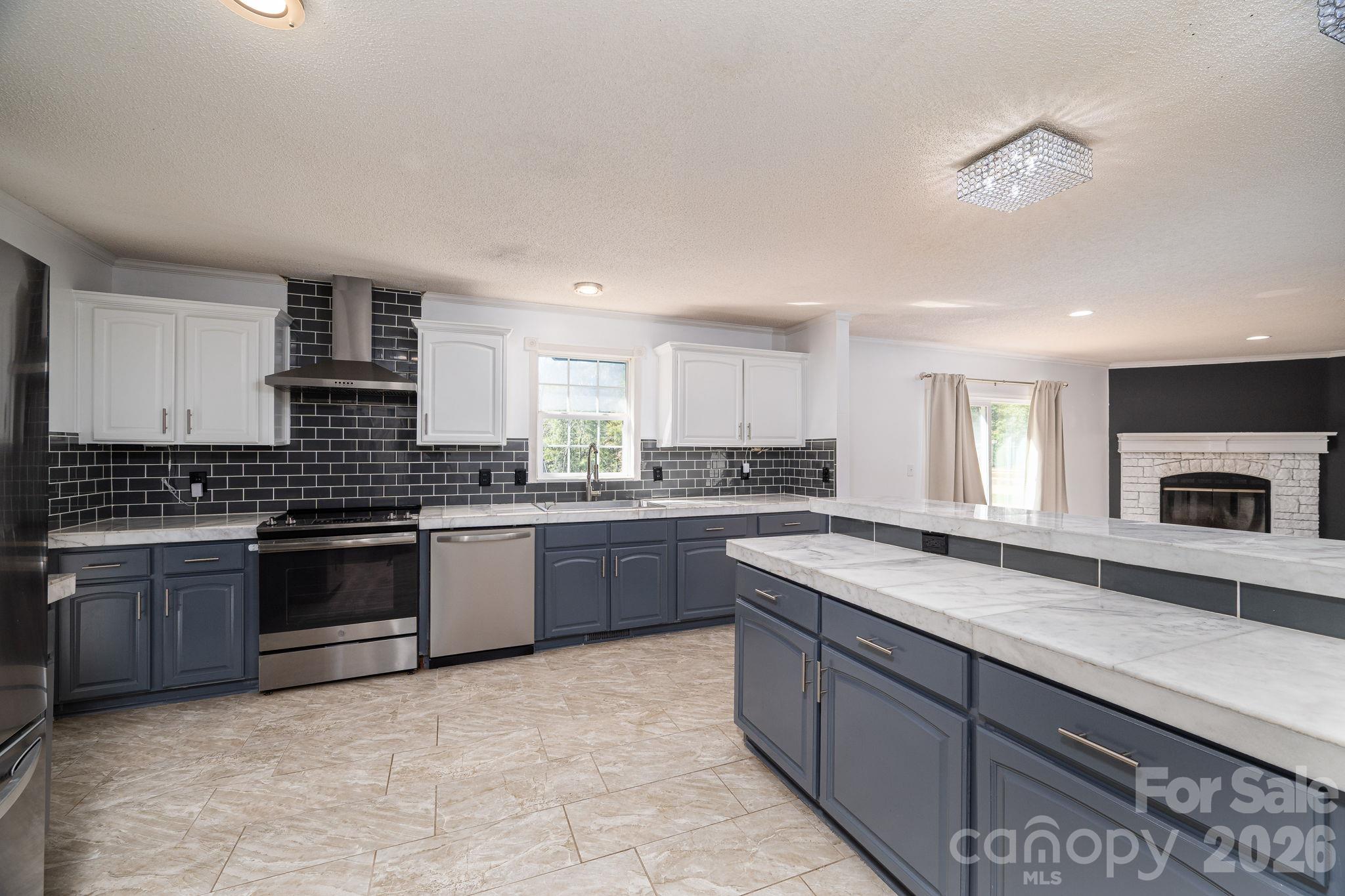 Single Family Residence at 417 Pinnacle Road, Kings Mountain, photo 10 of 43