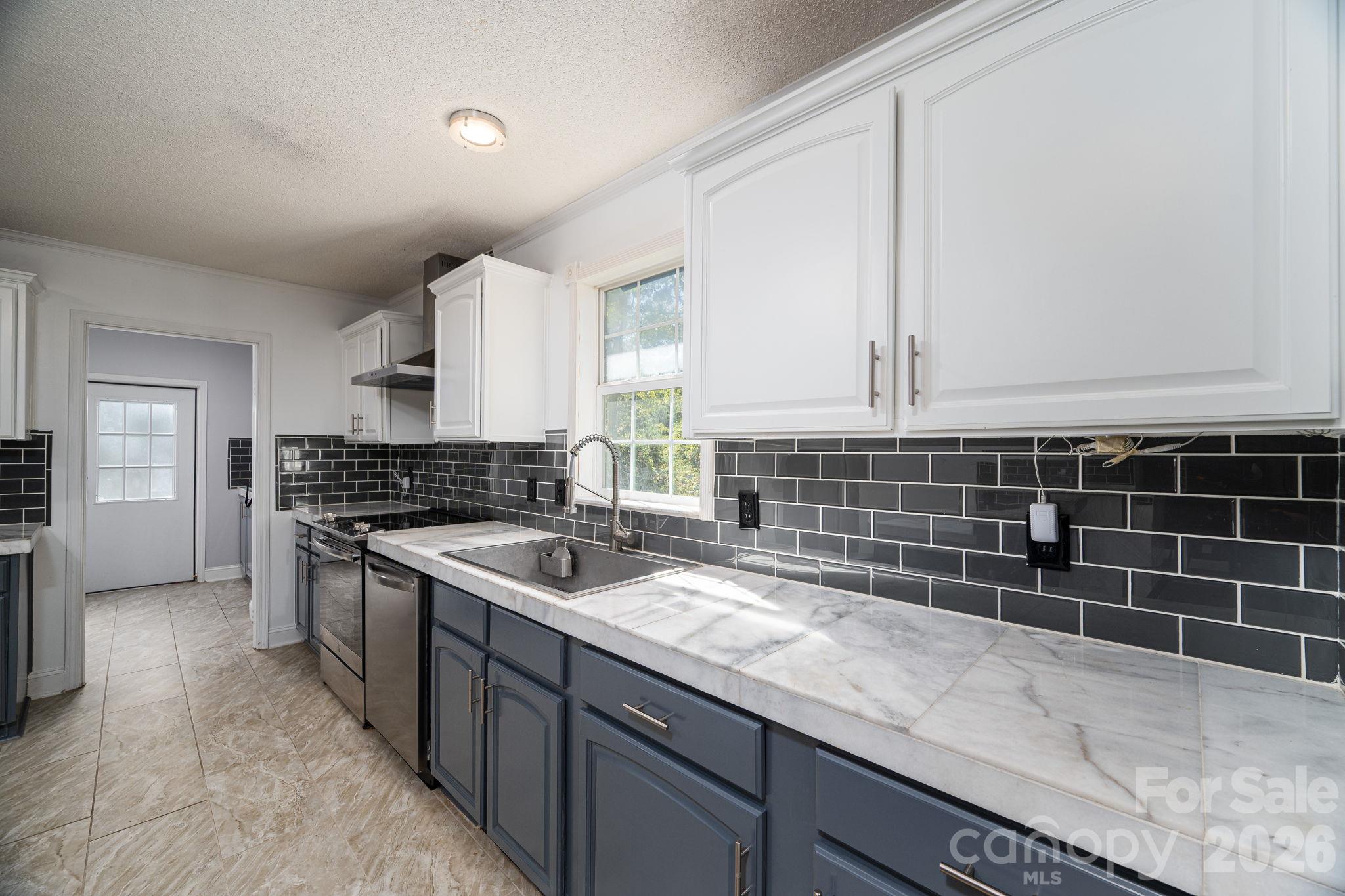 Single Family Residence at 417 Pinnacle Road, Kings Mountain, photo 13 of 43