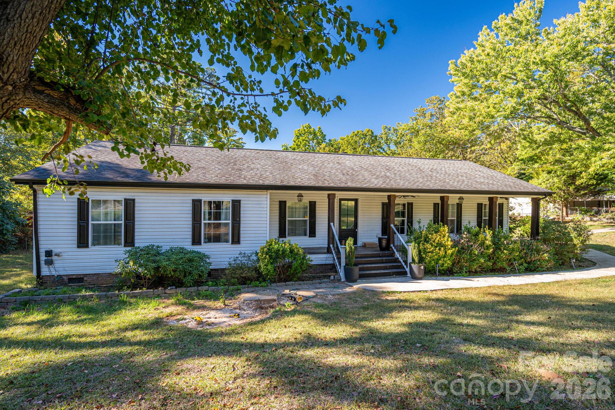 Single Family Residence at 417 Pinnacle Road, Kings Mountain, photo 17 of 43