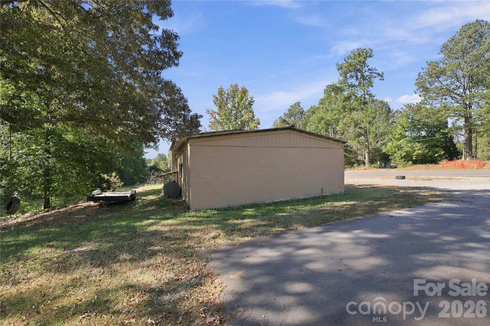 Single Family Residence at 3247 Charlotte Highway, York, photo 5 of 45
