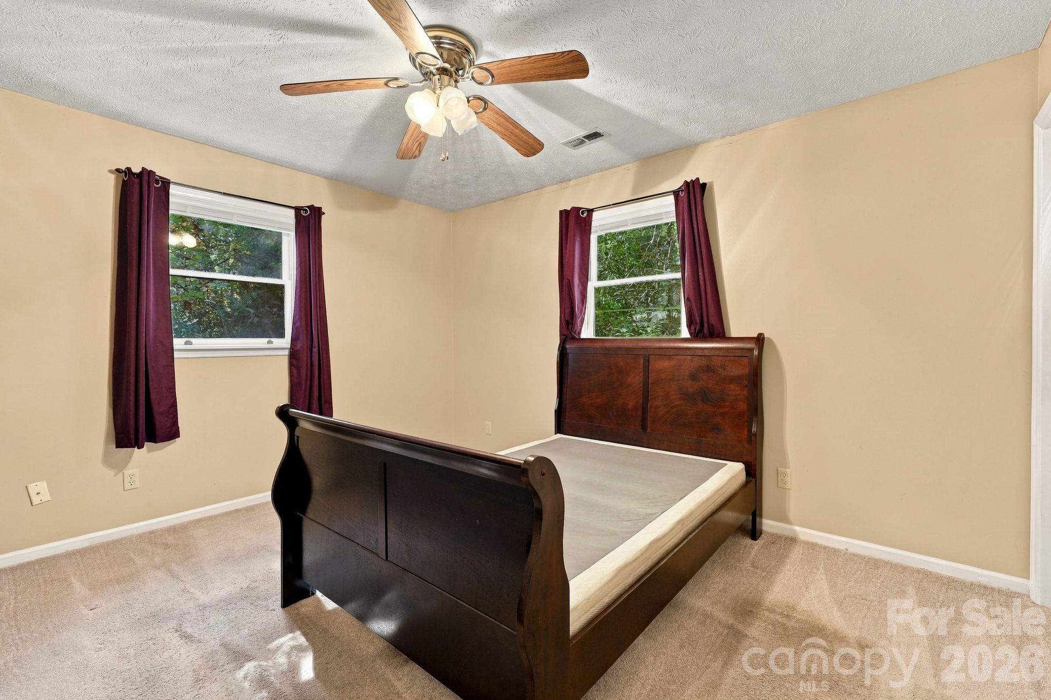 Single Family Residence at 252 Foxhunt Lane, Hendersonville, photo 16 of 18