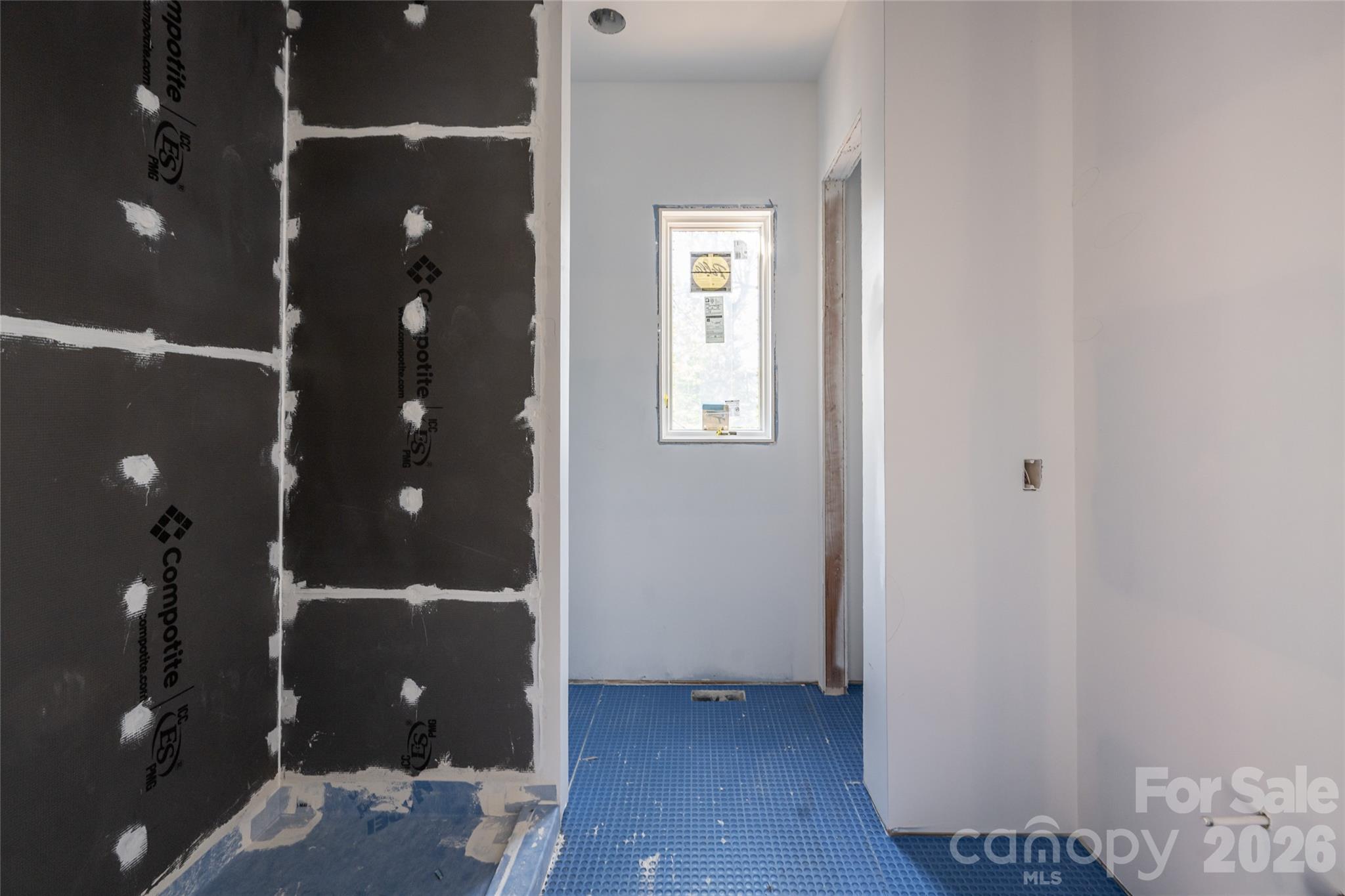 Main level guest bathroom - 200 Bent Pine Trace, Hendersonville