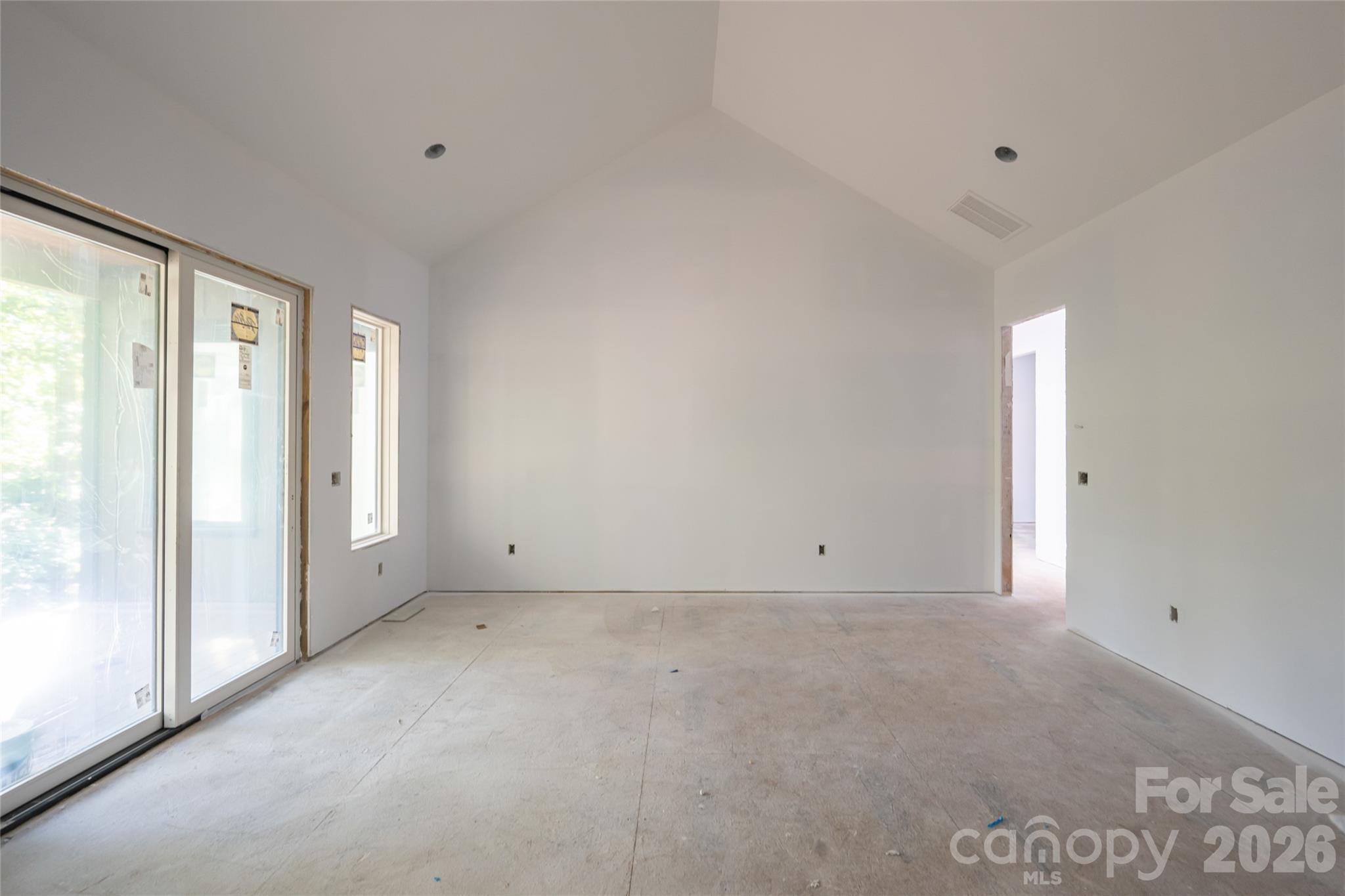 Primary suite with vaulted ceiling and private covered deck - 200 Bent Pine Trace, Hendersonville