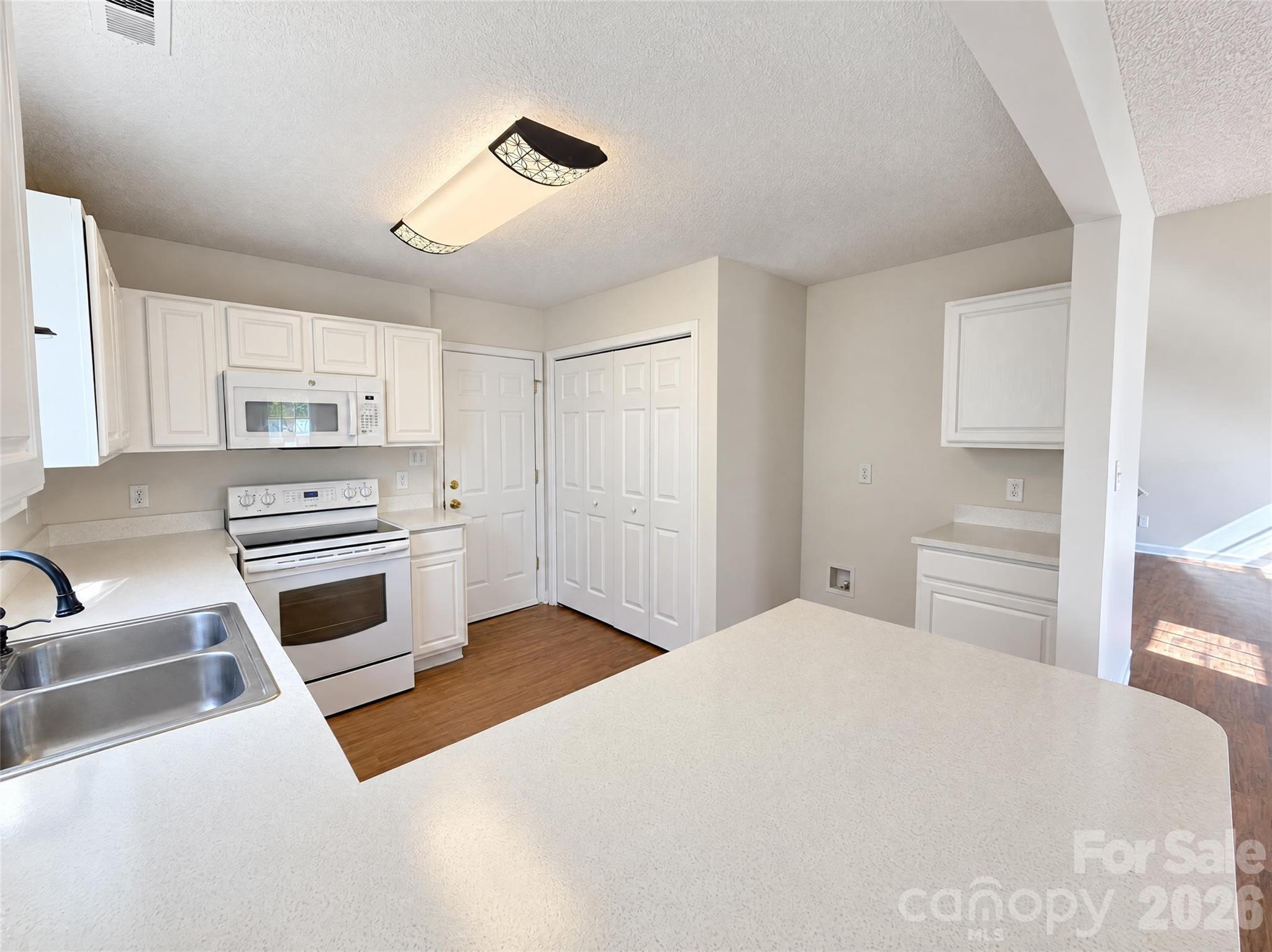 Single Family Residence at 3512 Braden Drive, Charlotte, photo 2 of 20