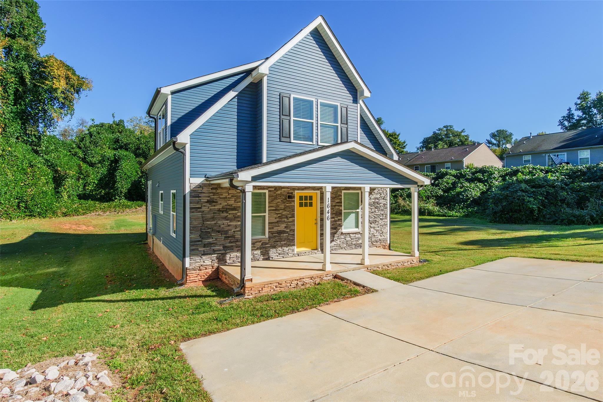 1646 Main Street W