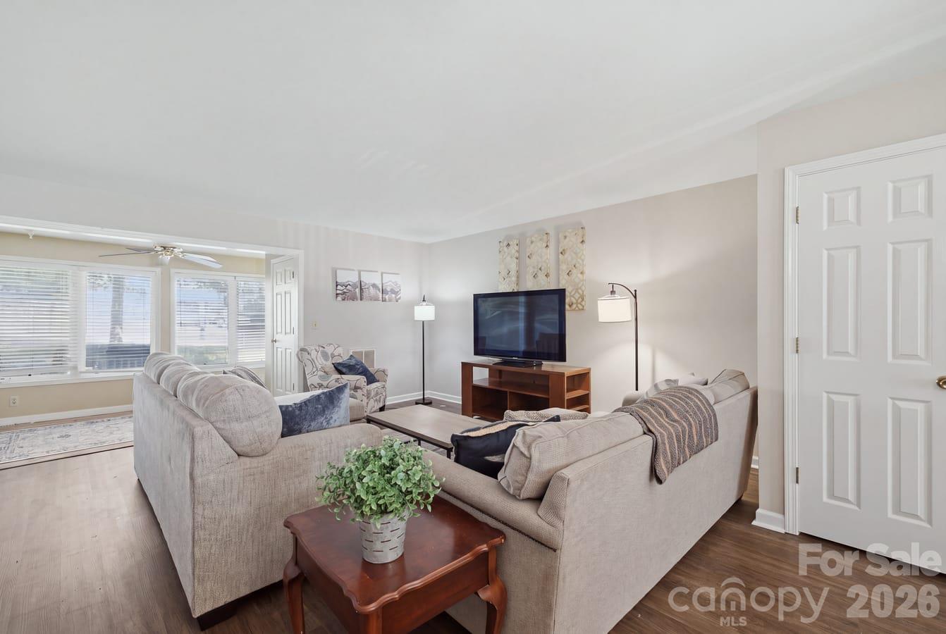 Townhouse at 329 Eastwood Drive, Salisbury, photo 5 of 22
