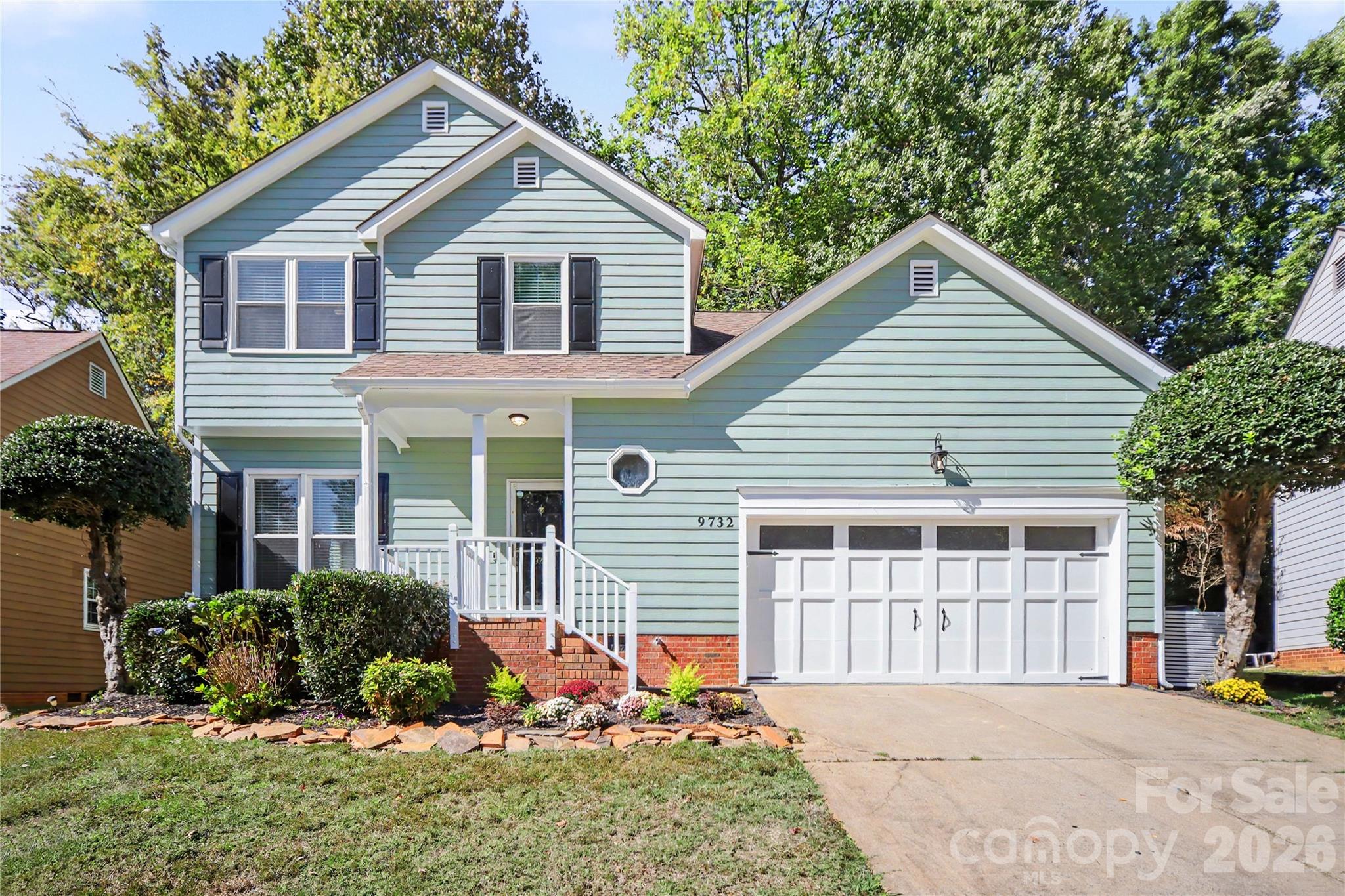 Single Family Residence at 9732 Whitewood Trail, Charlotte, photo 3 of 41