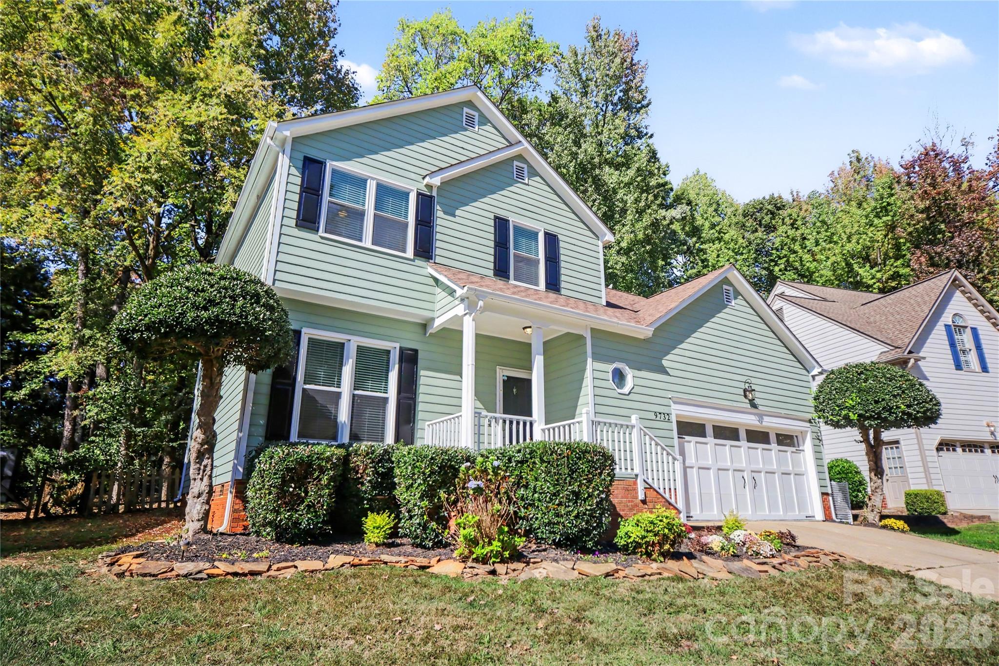 Single Family Residence at 9732 Whitewood Trail, Charlotte, photo 4 of 41
